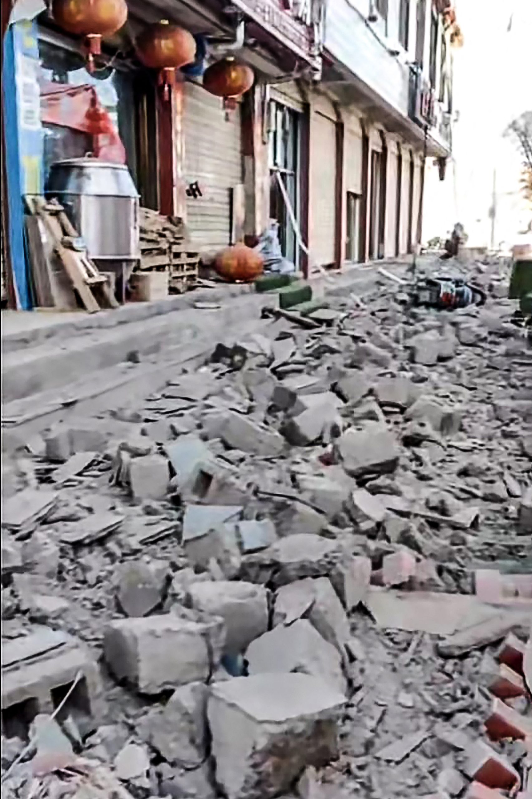 Número de mortos devido a sismo no Tibete sobe para 95