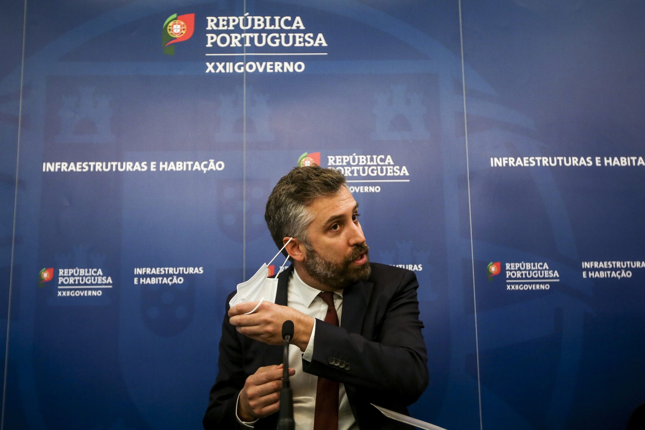 Pedro Nuno Santos avança com queixa-crime contra presidente da Groundforce