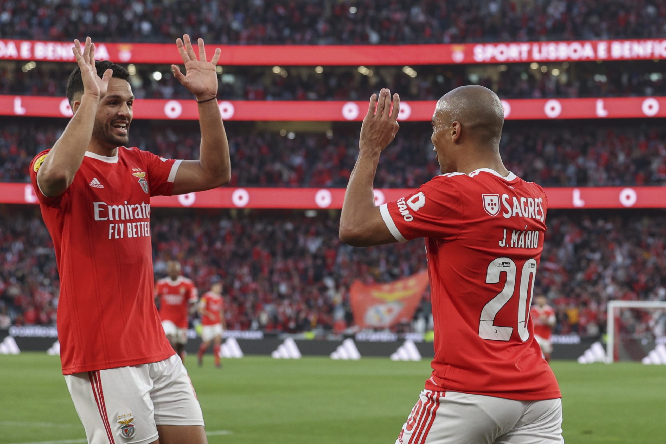 Benfica tenta ficar mais perto das ‘meias’ na receção ao Inter Milão