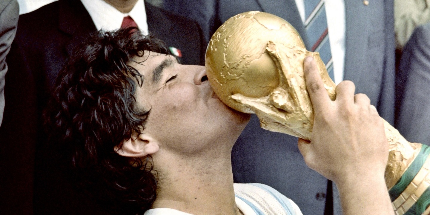 Internamento domiciliário no centro do julgamento da morte de Maradona