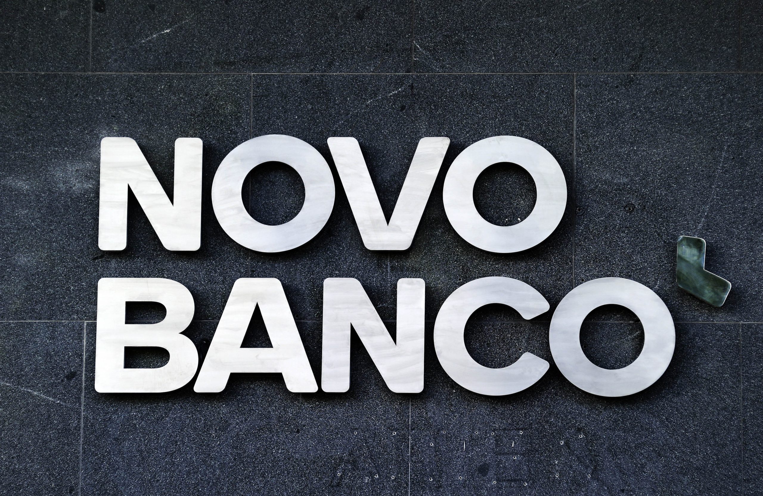 OE2021: Parlamento anula transferência de 476 milhões de euros do Fundo de Resolução para Novo Banco