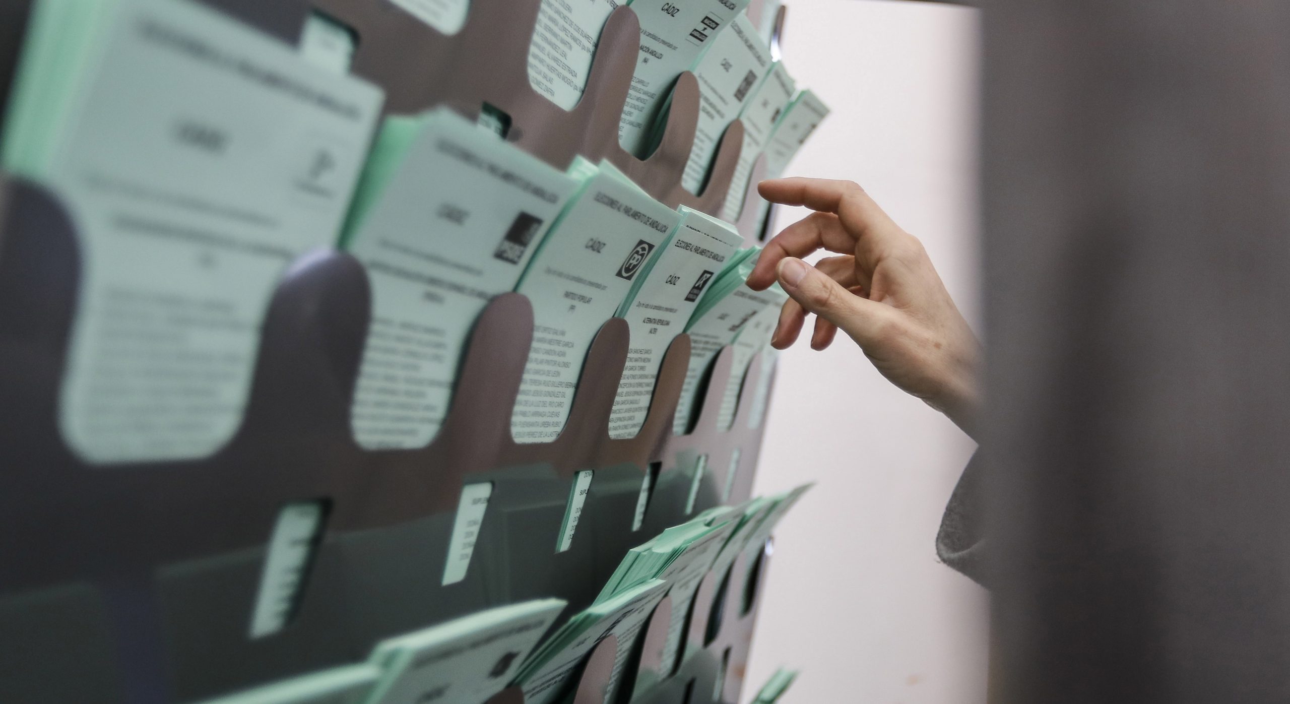 Espanha: Extrema-direita entra no parlamento da Andaluzia em eleições ganhas pelo PSOE