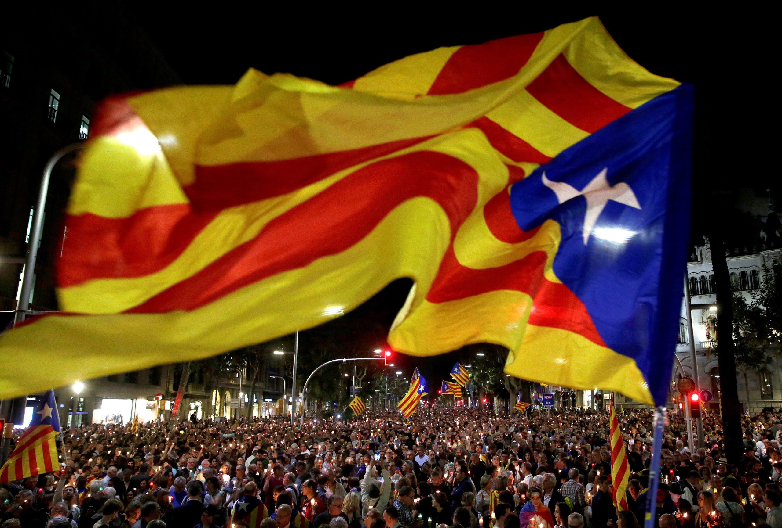 Governo espanhol poderá iniciar hoje processo que leva à suspensão da autonomia da Catalunha