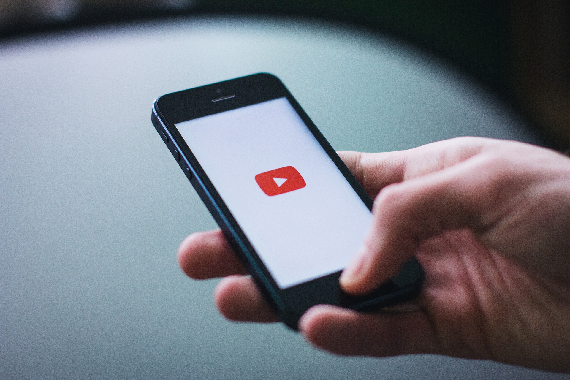 Fact-checkers acusam YouTube de ser “um dos principais vetores de desinformação online no mundo”