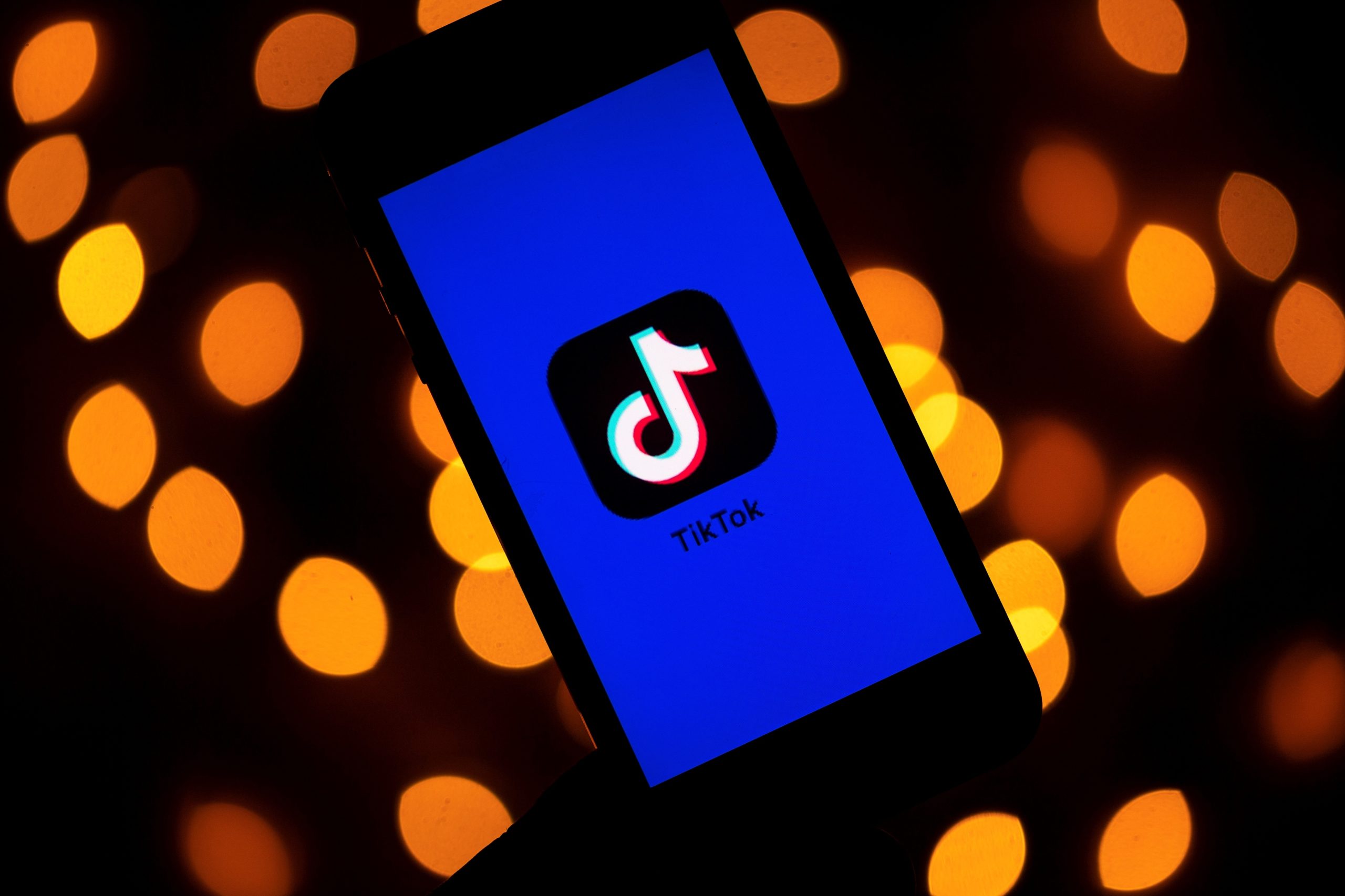 Trump assina ordem executiva que proíbe transações com empresa proprietária do TikTok em 45 dias