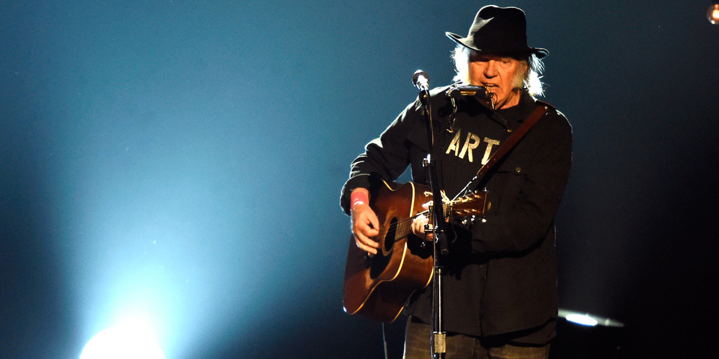 Spotify confirma que vai remover músicas de Neil Young