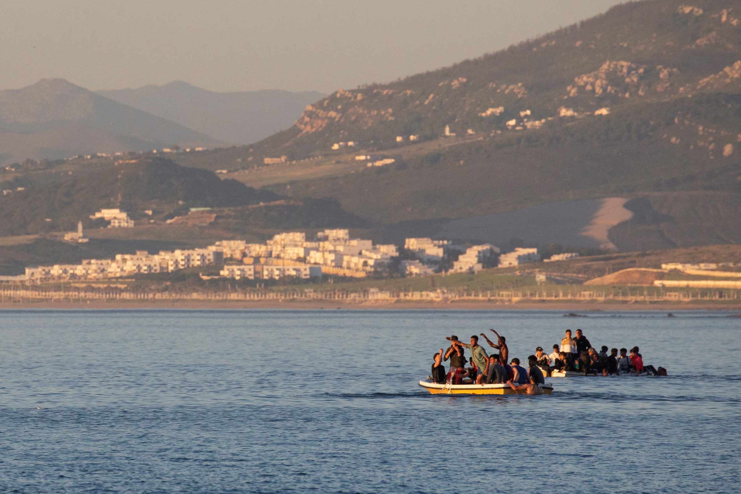 Ceuta: 21 migrantes marroquinos identificados após ataque com pedras a militares