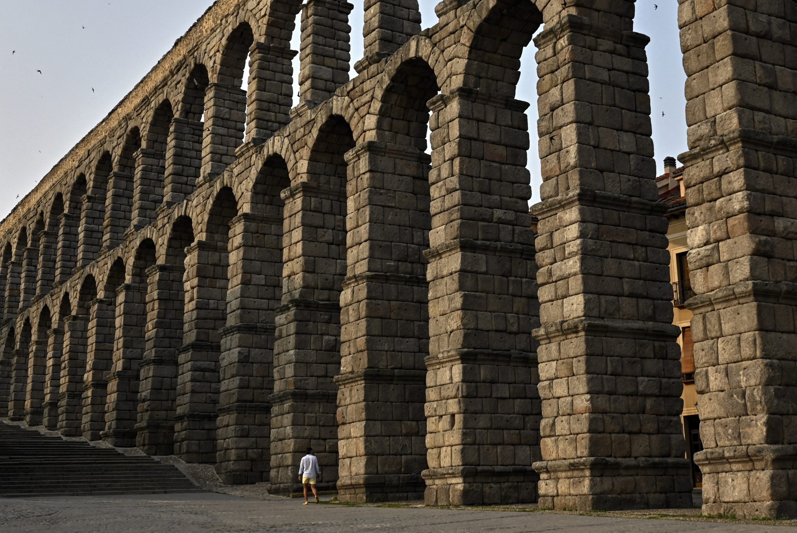 Espanha: turista britânico morre após queda de miradouro junto ao aqueduto romano de Segóvia