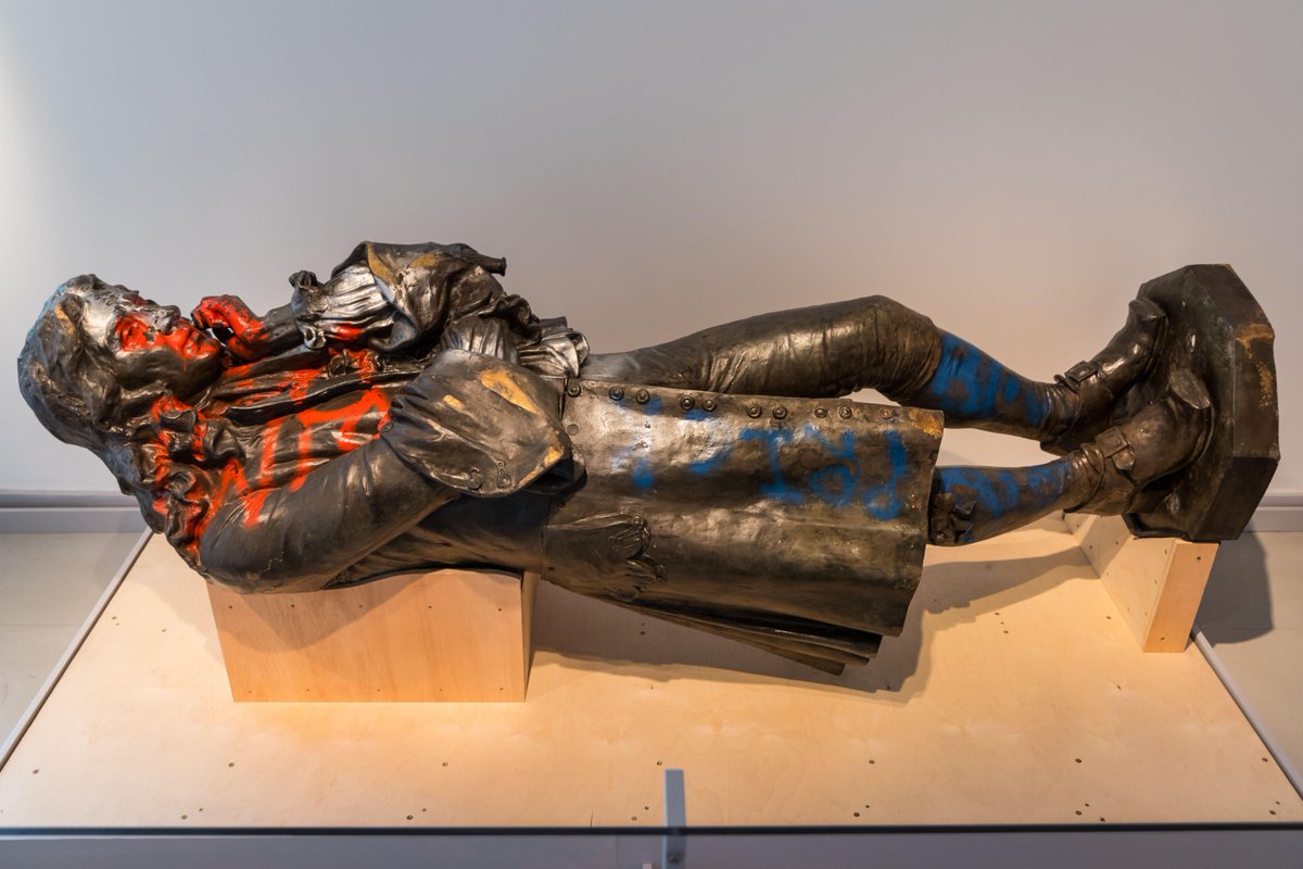Estátua derrubada de Edward Colston deverá ser exibida em museu no Reino Unido