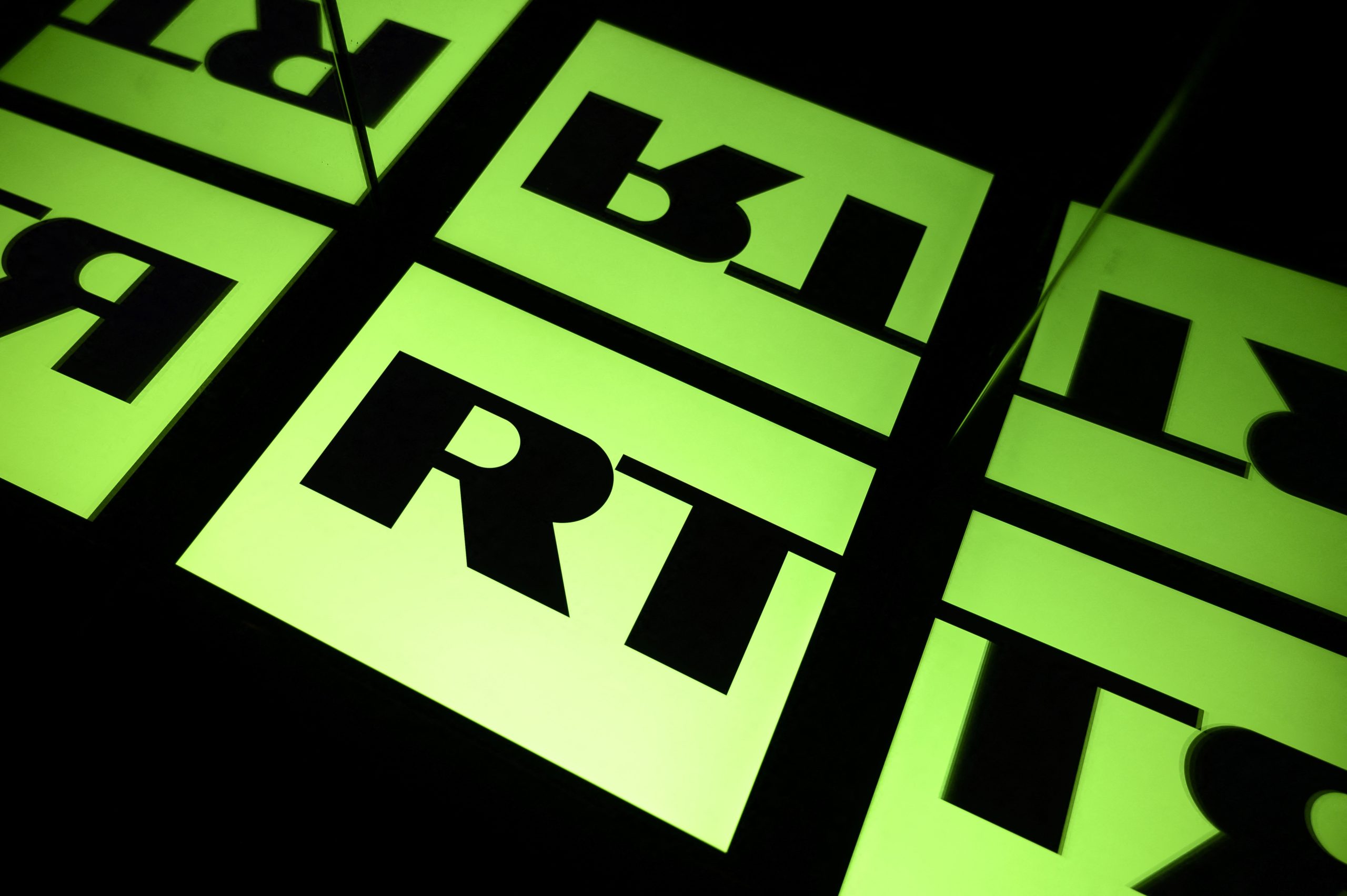 Rússia restringe meios de comunicação dos EUA em resposta a sanções contra canal estatal RT