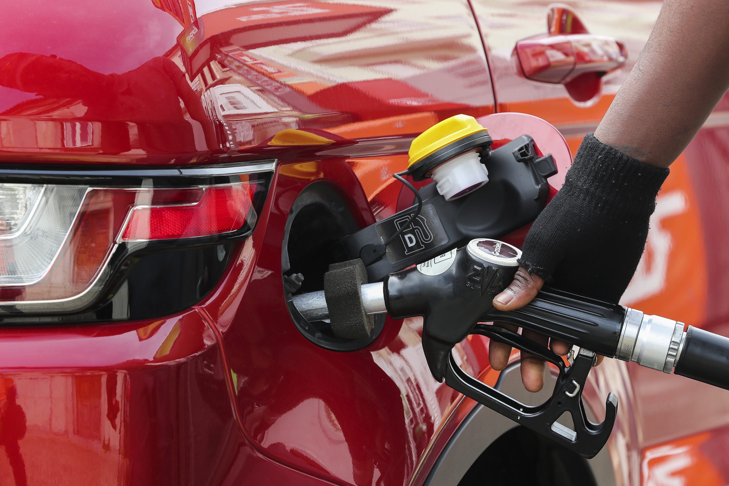 Preço médio semanal da ERSE desce 0,89% para gasolina e 0,8% para gasóleo