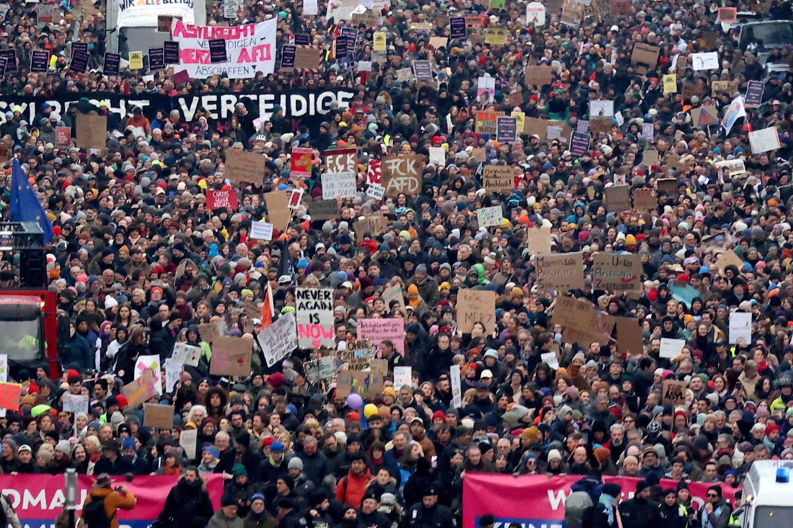 Cerca de 25 mil manifestantes protestam contra congresso da AfD na Alemanha
