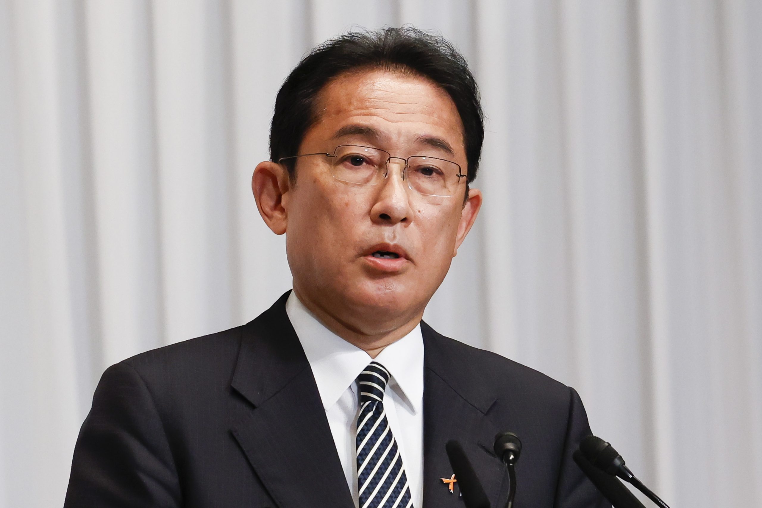 Fumio Kishida declara vitória em “eleição muito difícil” no Japão