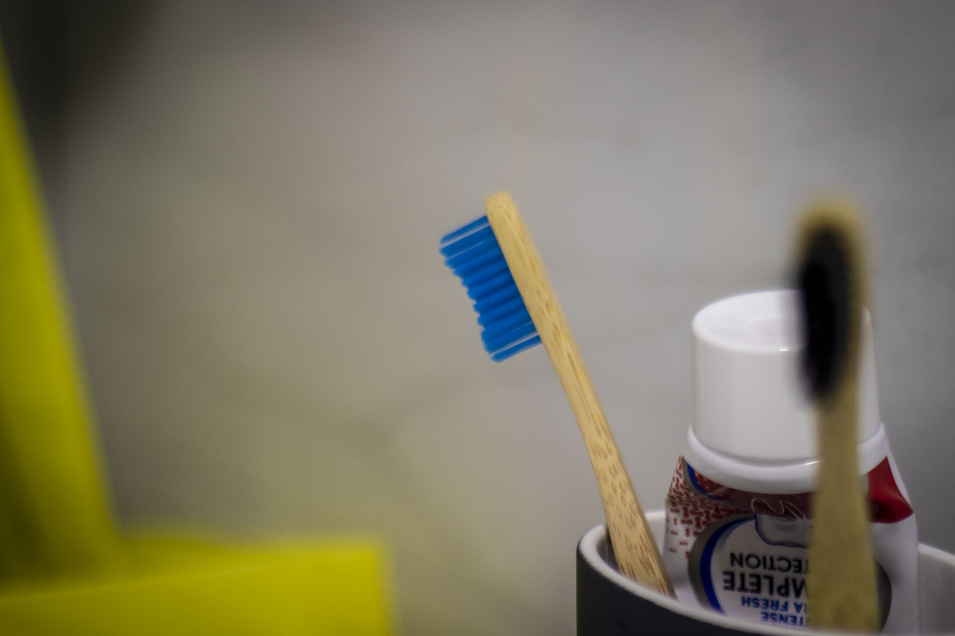 “De contente lhe cai um dente”.  Há mais pessoas sem dentes e piores hábitos de higiene oral, revela estudo