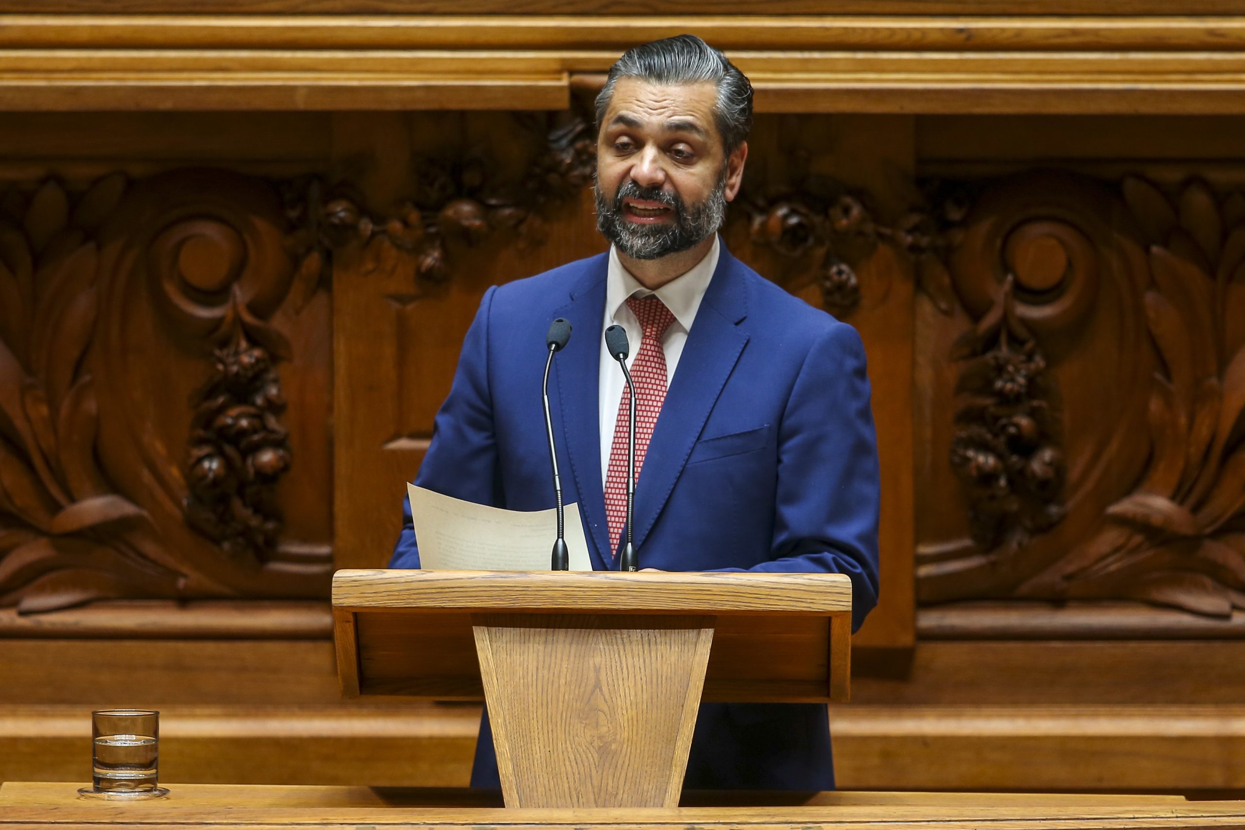 Covid-19: PSD quer que Governo inclua todos os microempresários nos apoios à economia