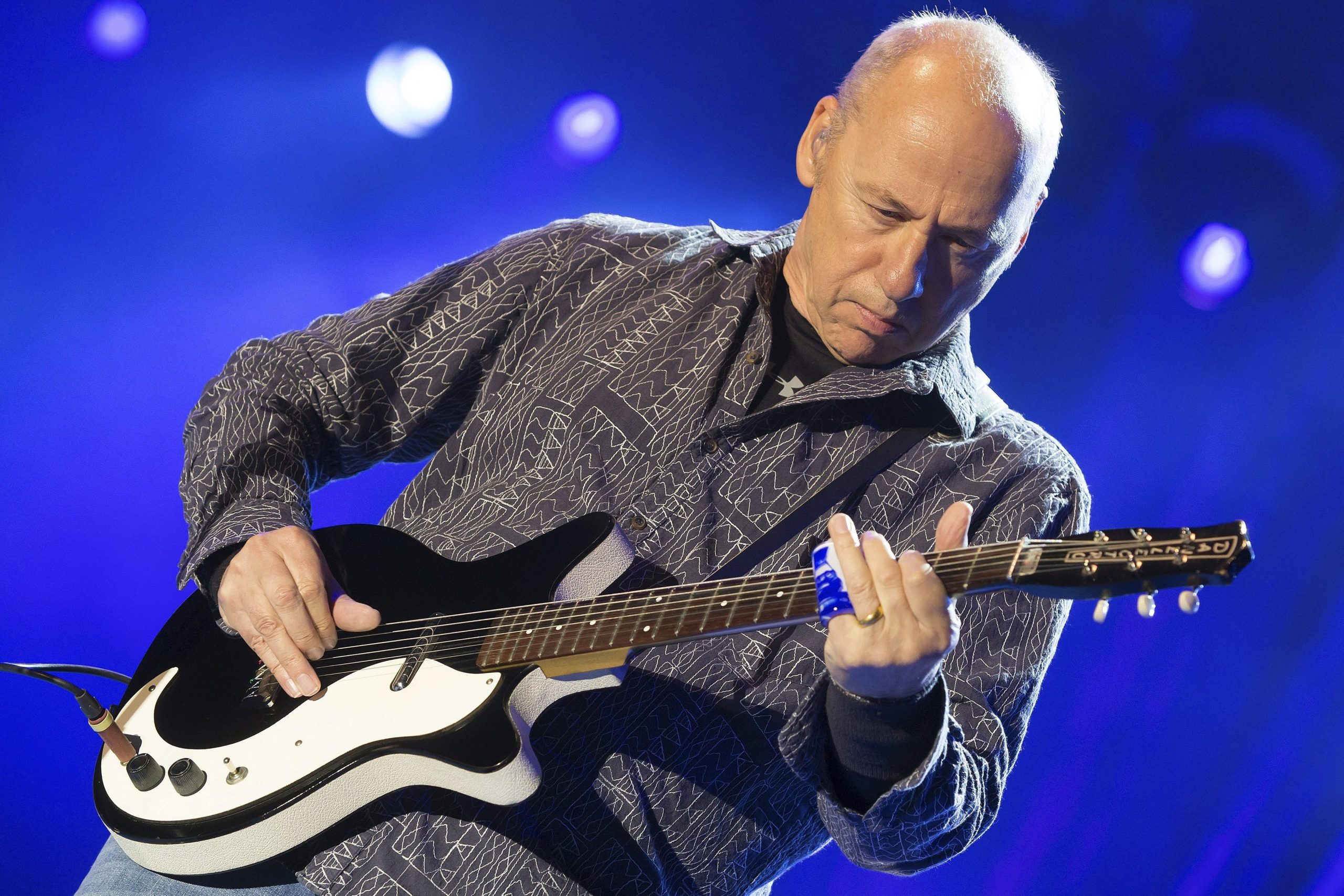 “Estou velho”: Mark Knopfler anuncia que digressão mundial que passa por Lisboa é a última da carreira