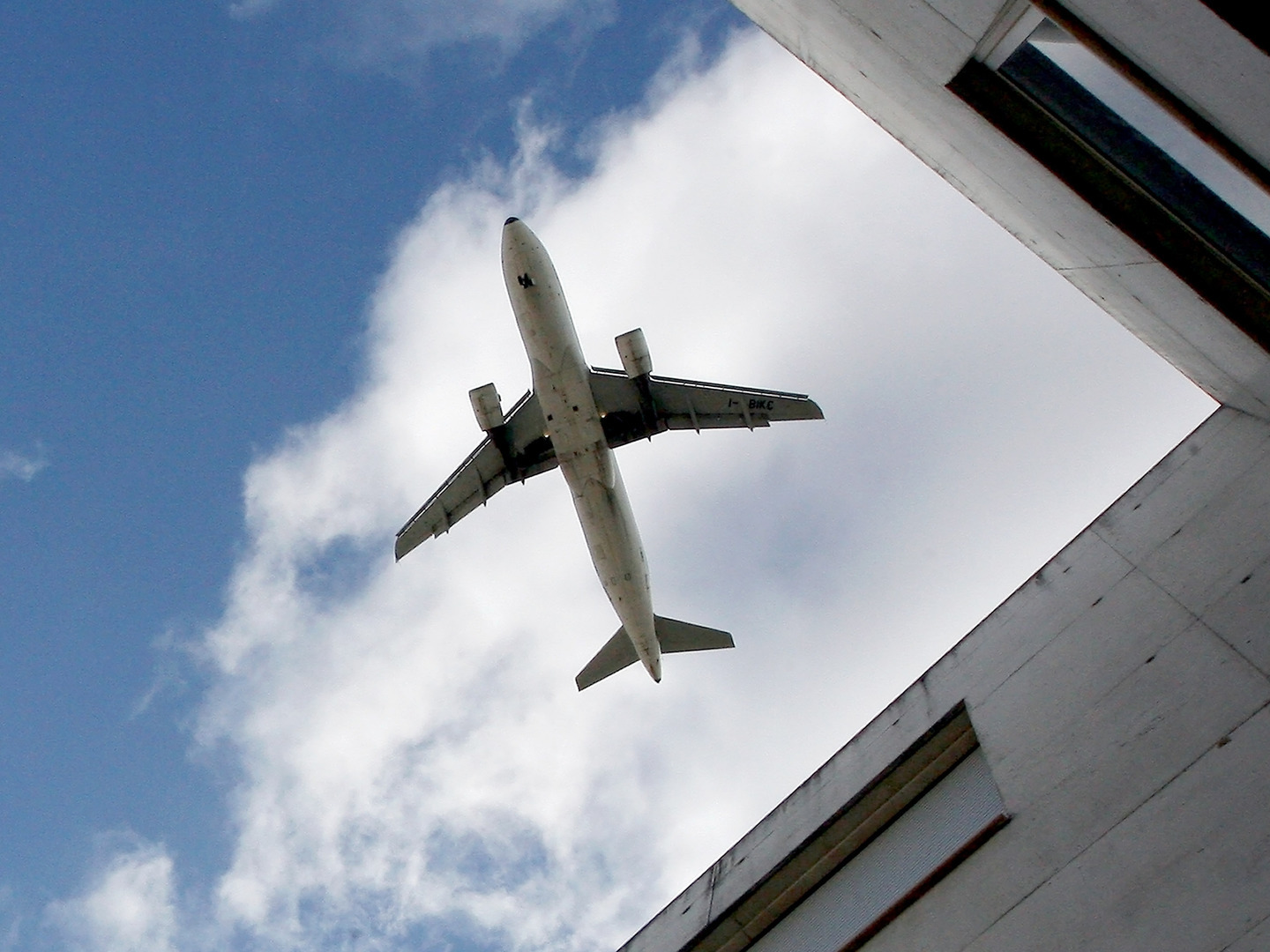 Rato em refeição obriga avião a aterrar de emergência em Copenhaga