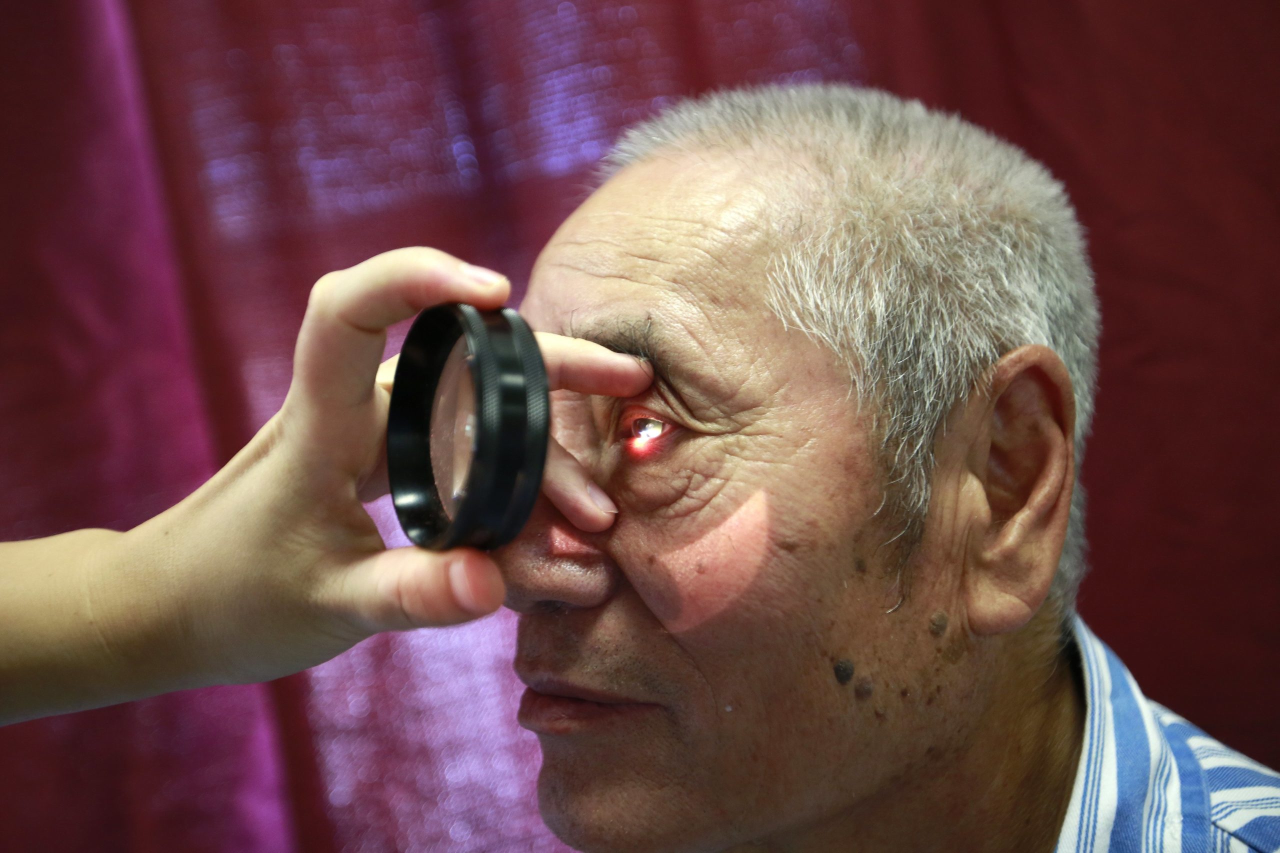 Mil milhões de pessoas com deficiência visual por não terem acesso a tratamento