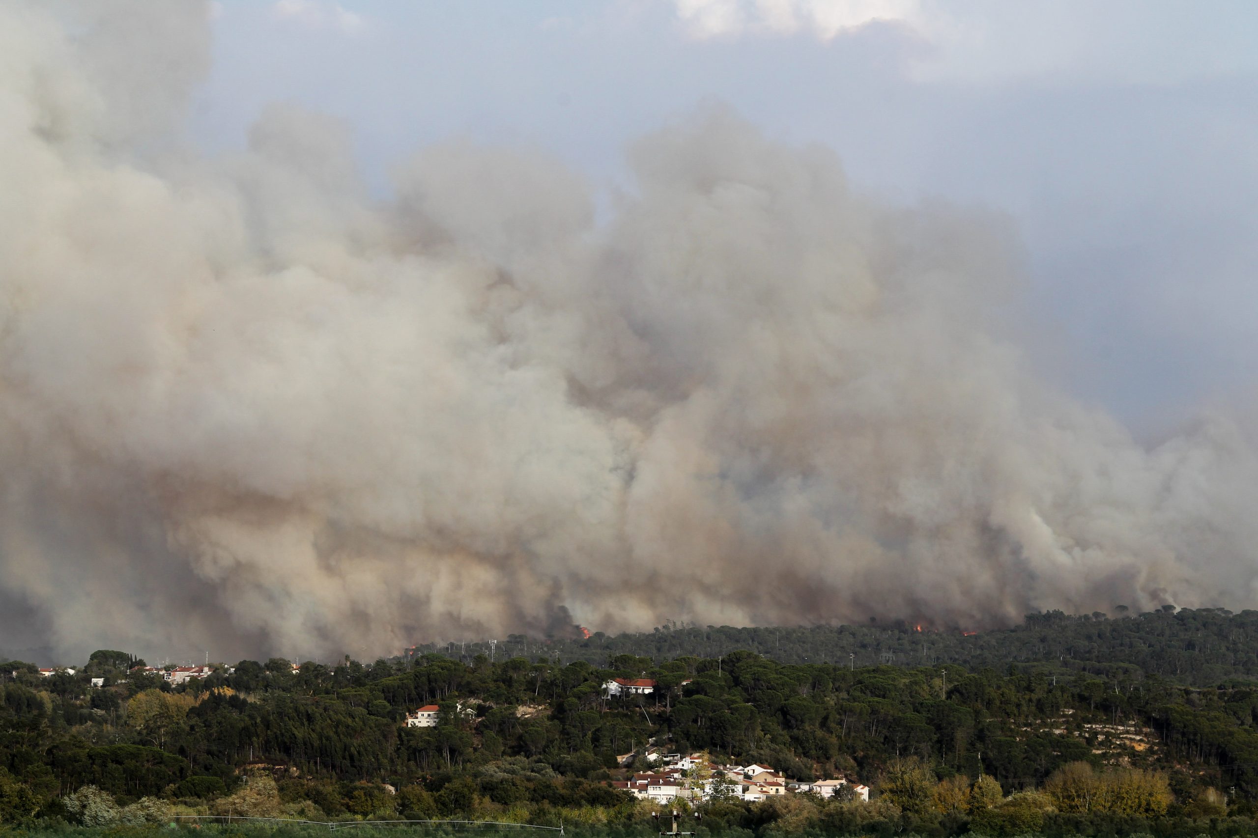 Incêndios: Câmara de Mira aconselha evacuação de duas urbanizações