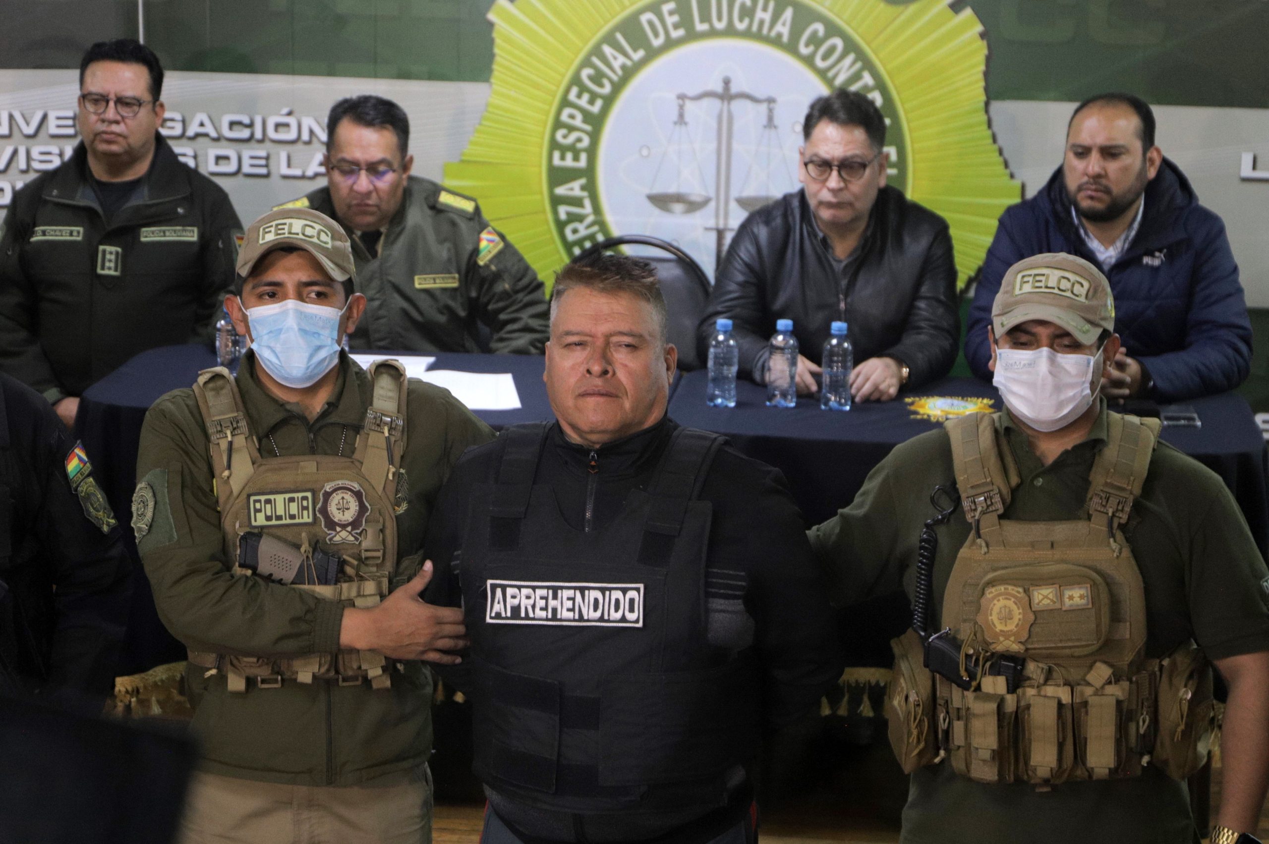 Ministro diz que líder militar queria tomar o poder. Já Zuñiga acusa o Presidente da Bolívia de ordenar a operação