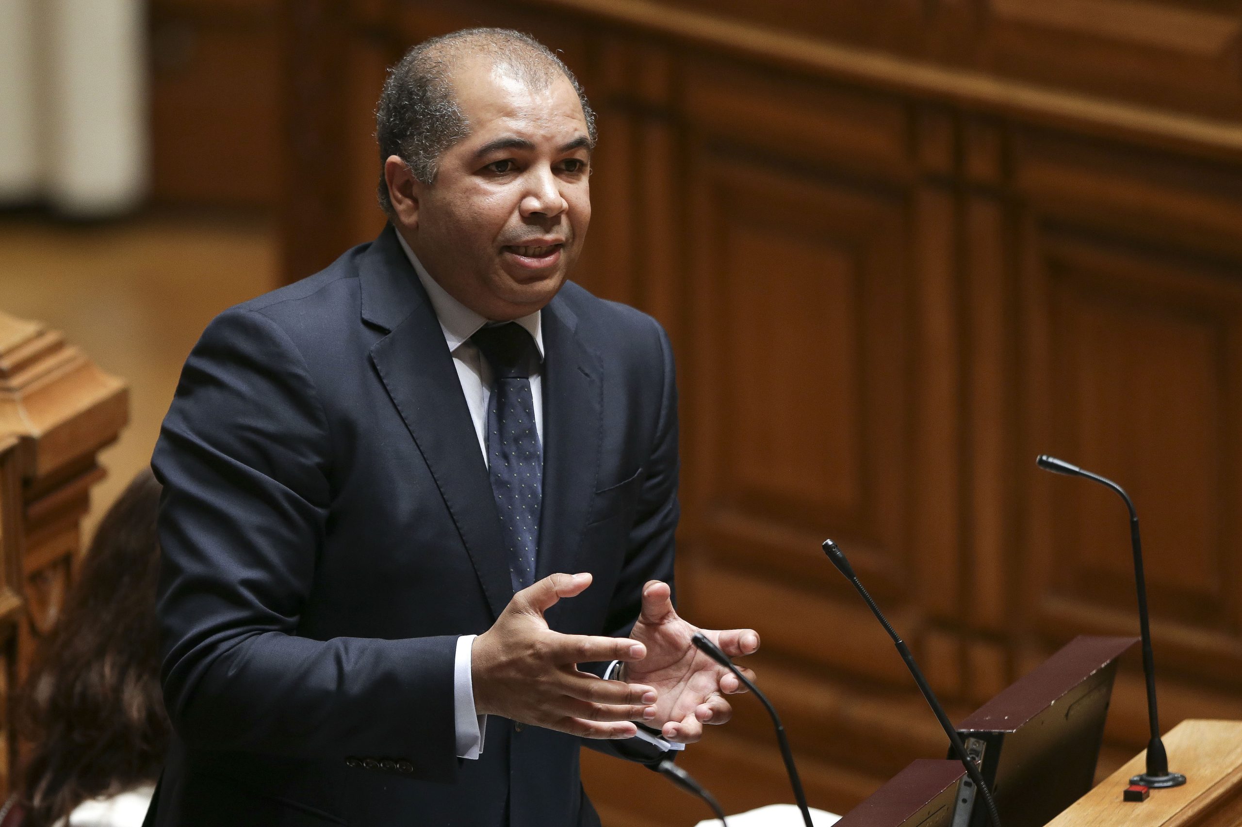 Congresso do CDS: Hélder Amaral e secretário-geral trocam galhardetes no púlpito