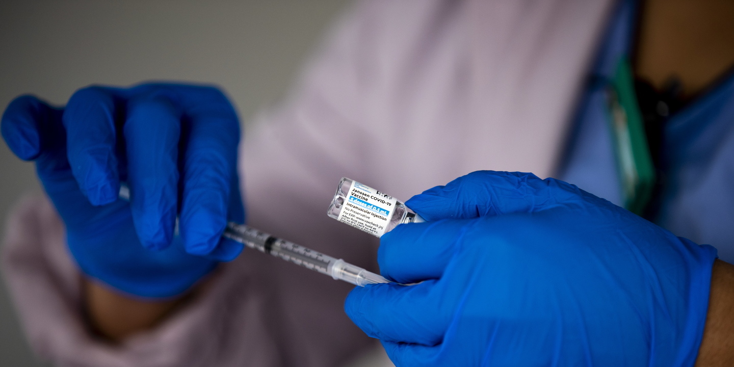 Covid-19: EMA inicia avaliação de uso de 2.ª dose de vacina Johnson & Johnson