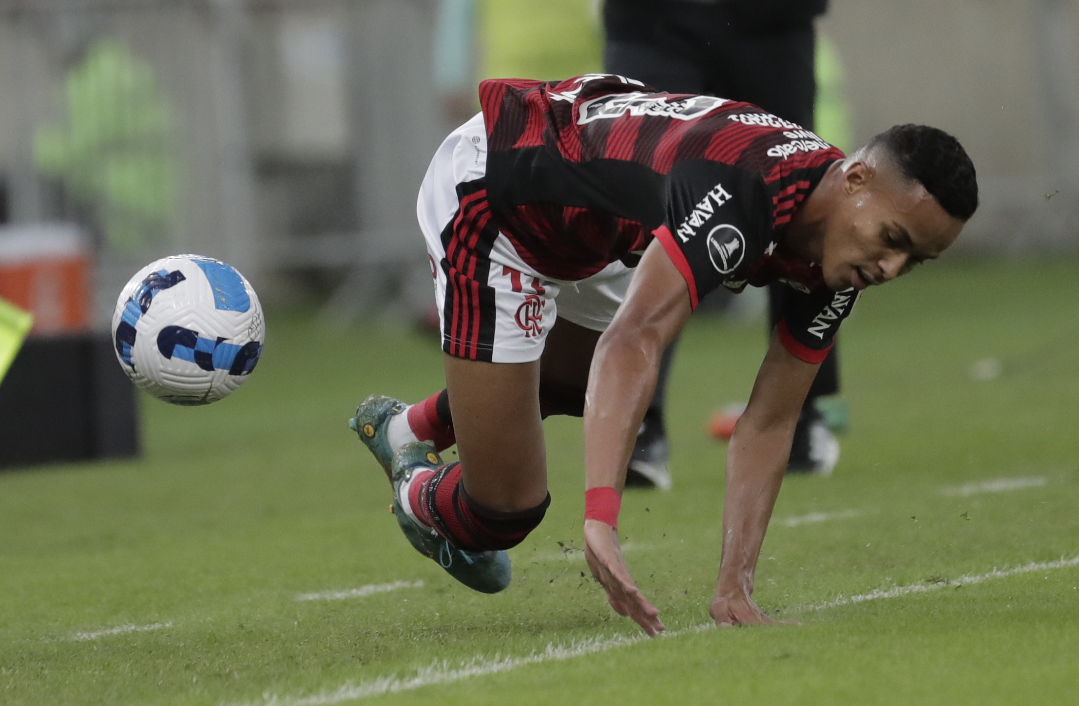 Flamengo perde com o último no Brasil, Palmeiras empata e Vítor Pereira agradece