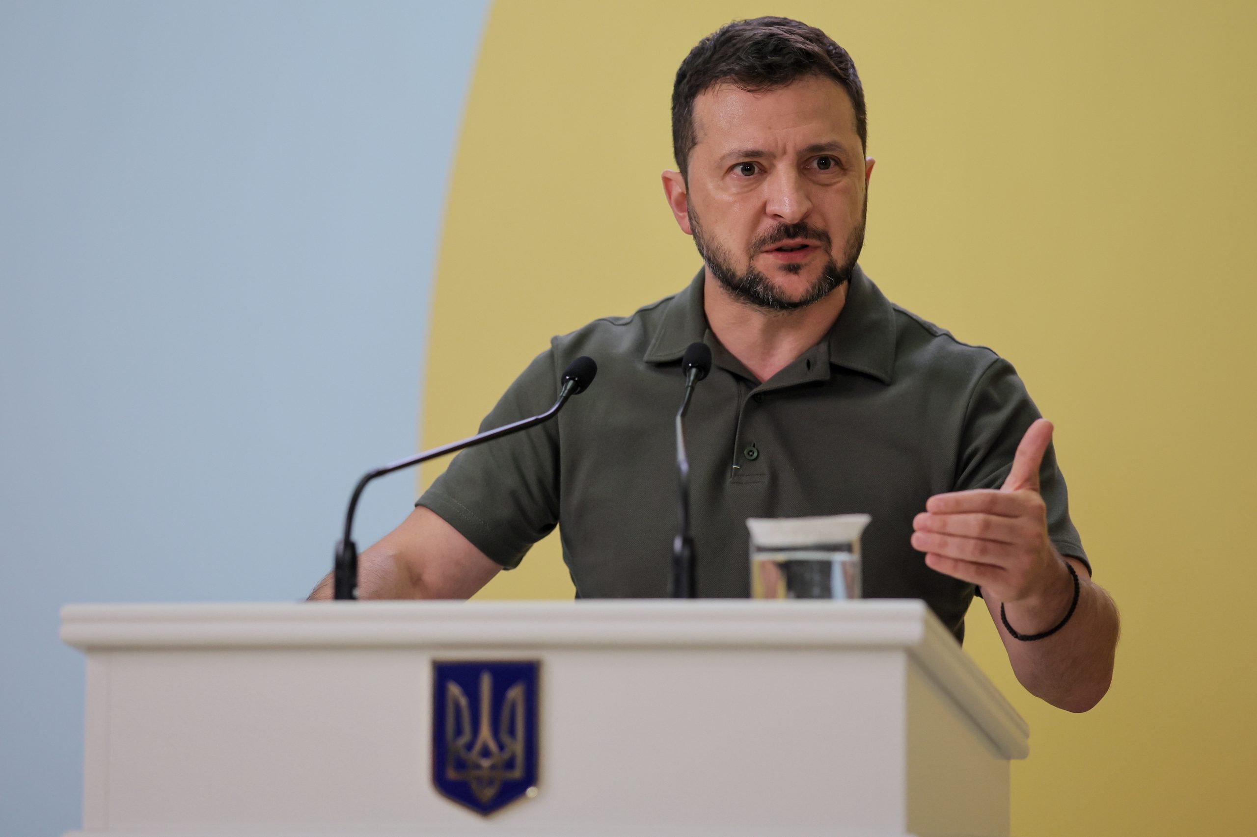 Zelensky acusa Putin de matar líder do Grupo Wagner