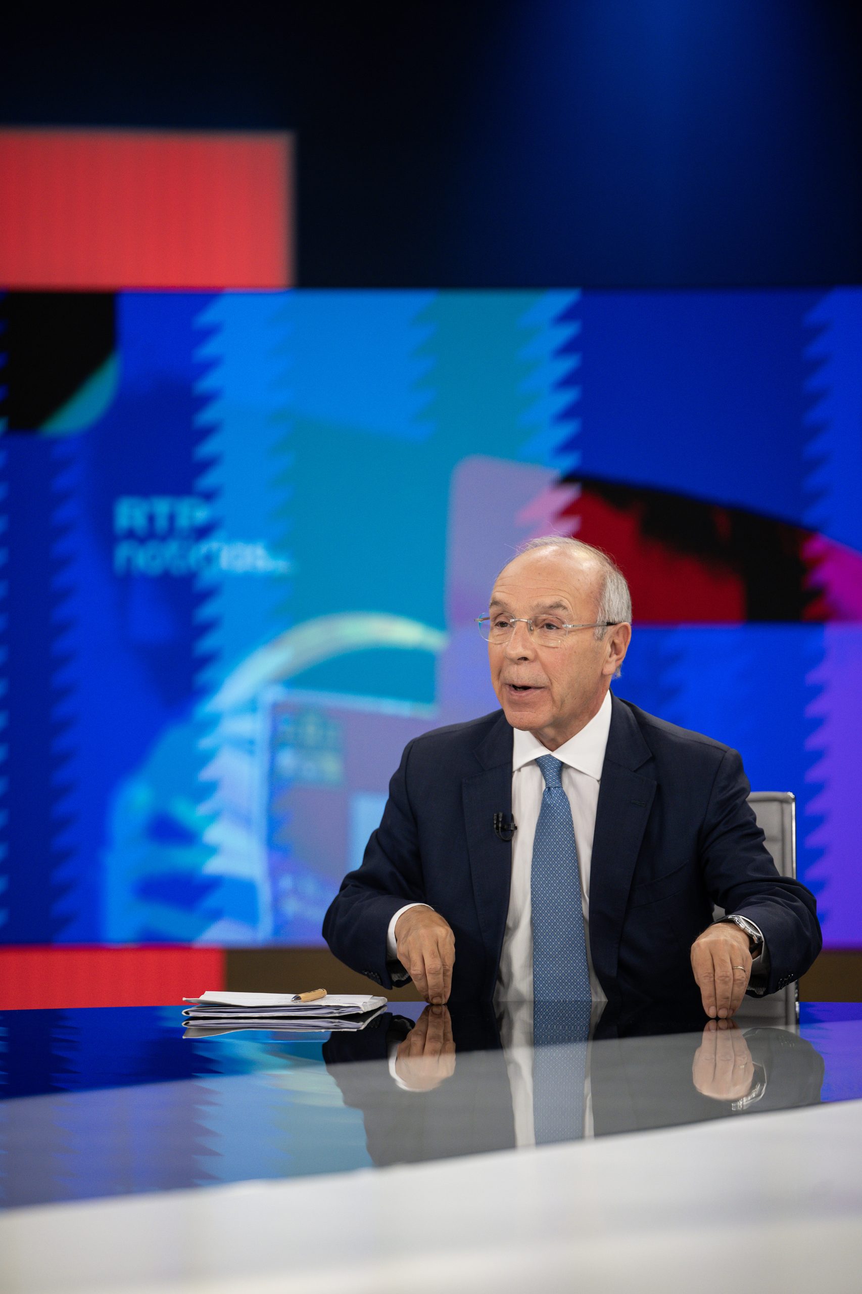 Nova sondagem mostra corrida a Belém aberta à segunda volta: quatro candidatos empatados atrás de Marques Mendes