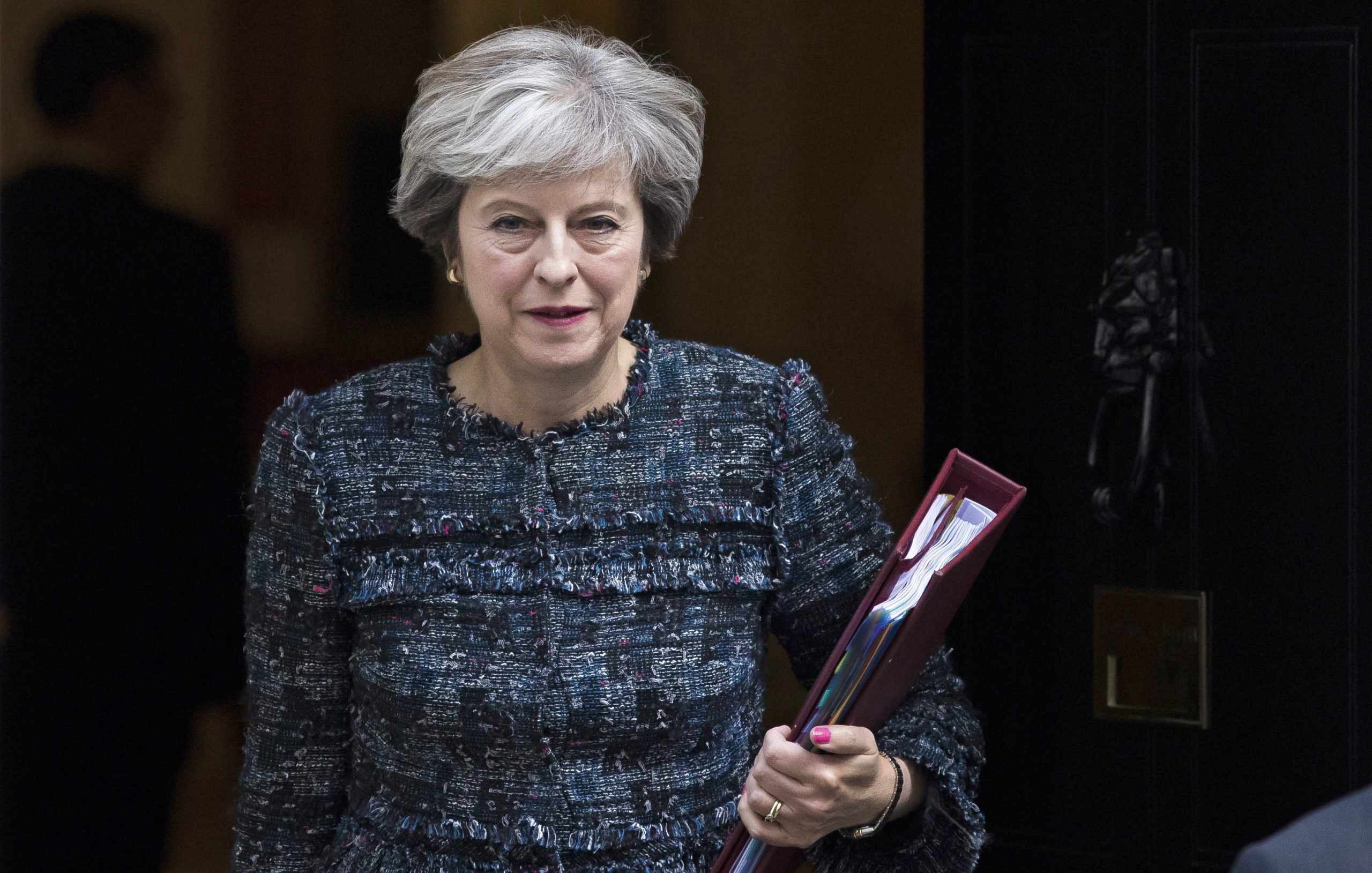 Theresa May expulsa 23 diplomatas russos do Reino Unido