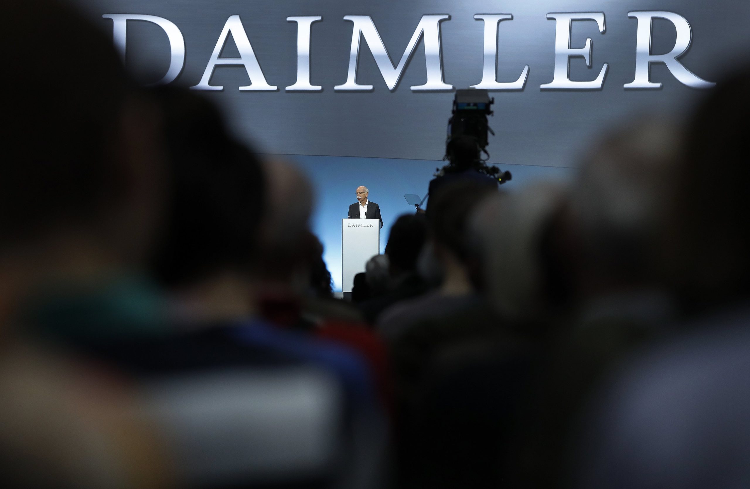 A Daimler também pode ter alterado motores para que parecessem menos poluentes
