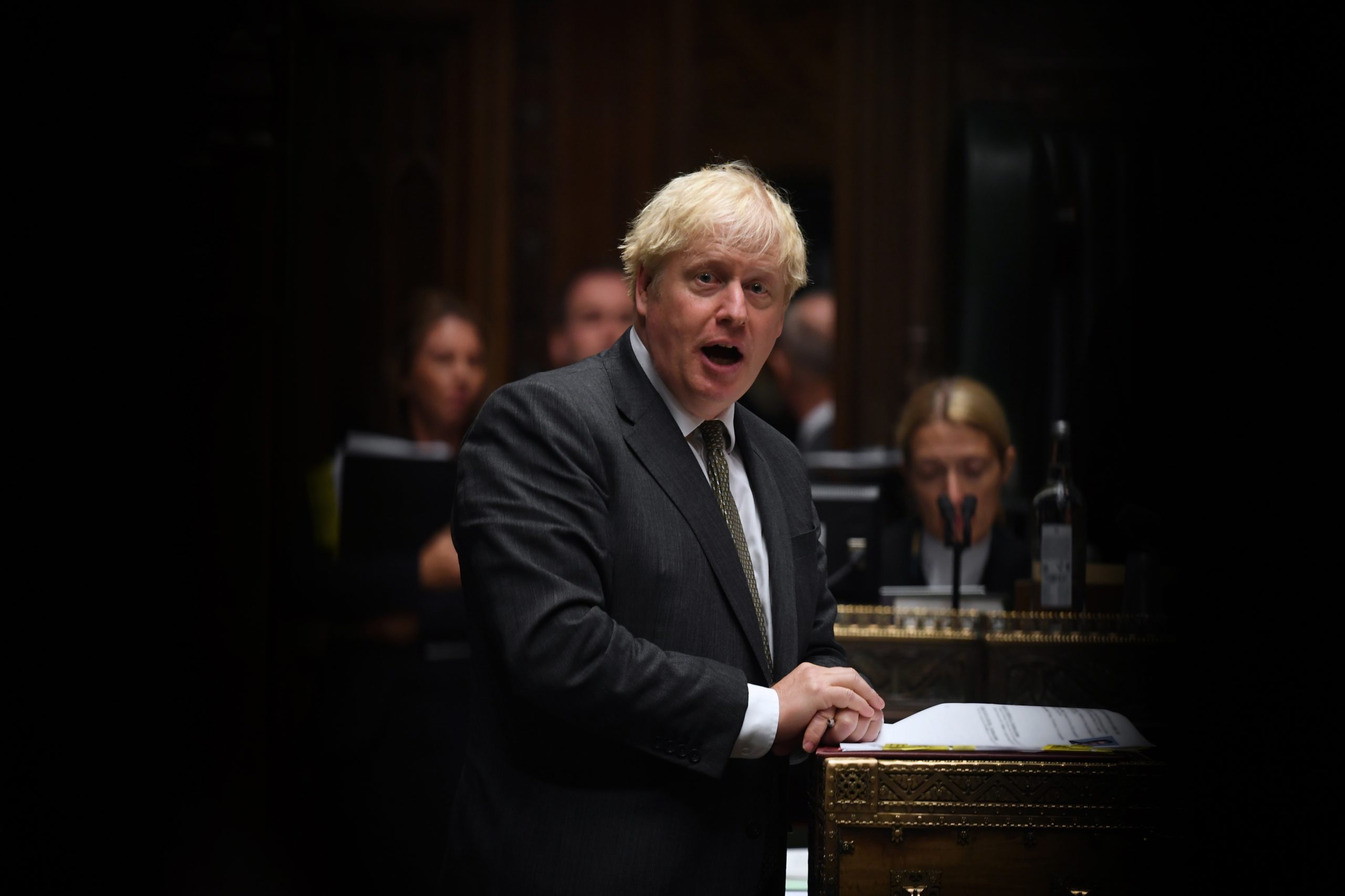 Covid-19: Boris Johnson apela a líderes mundiais para se unirem contra “inimigo comum”