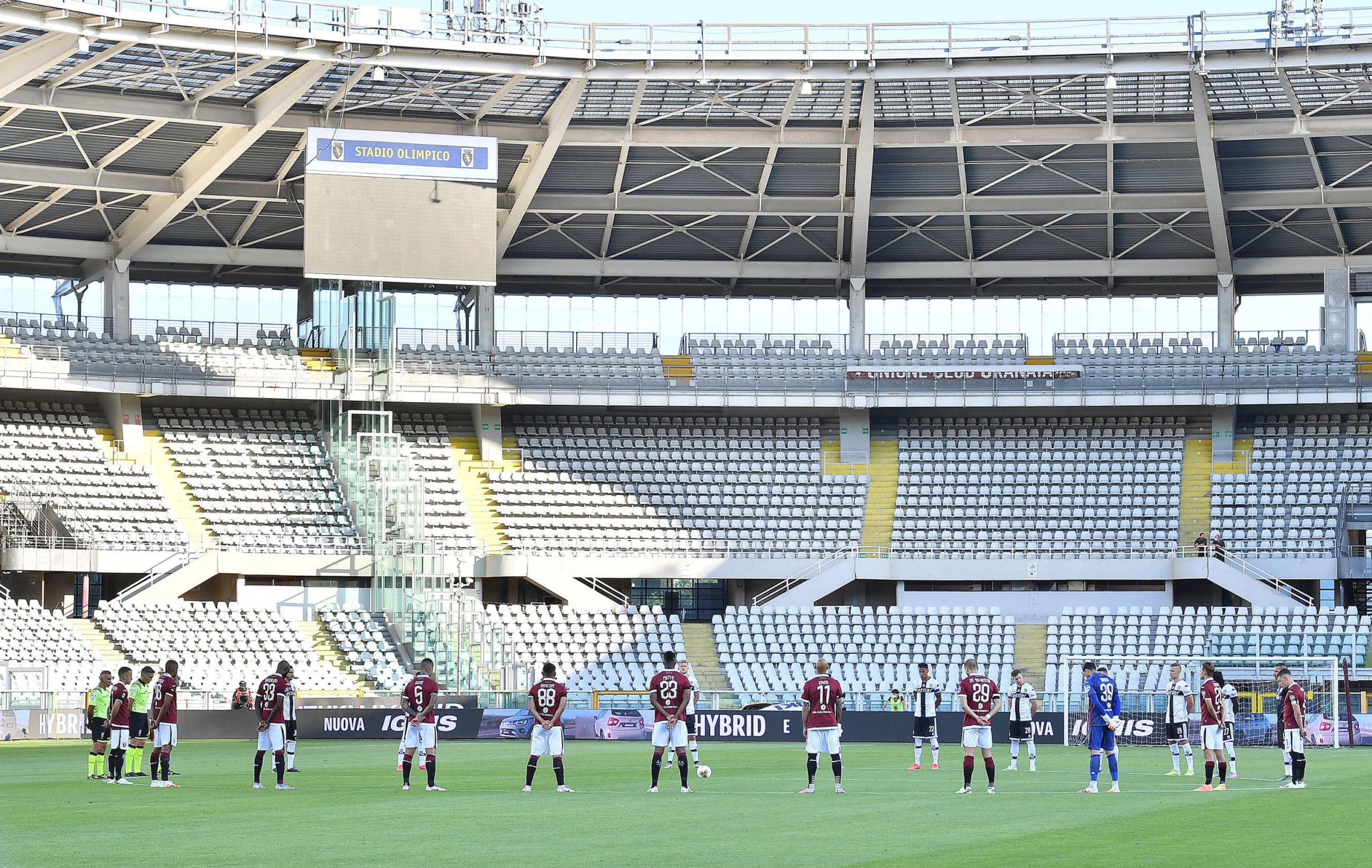 Verona vence Cagliari e Torino e Parma empatam no regresso do calcio