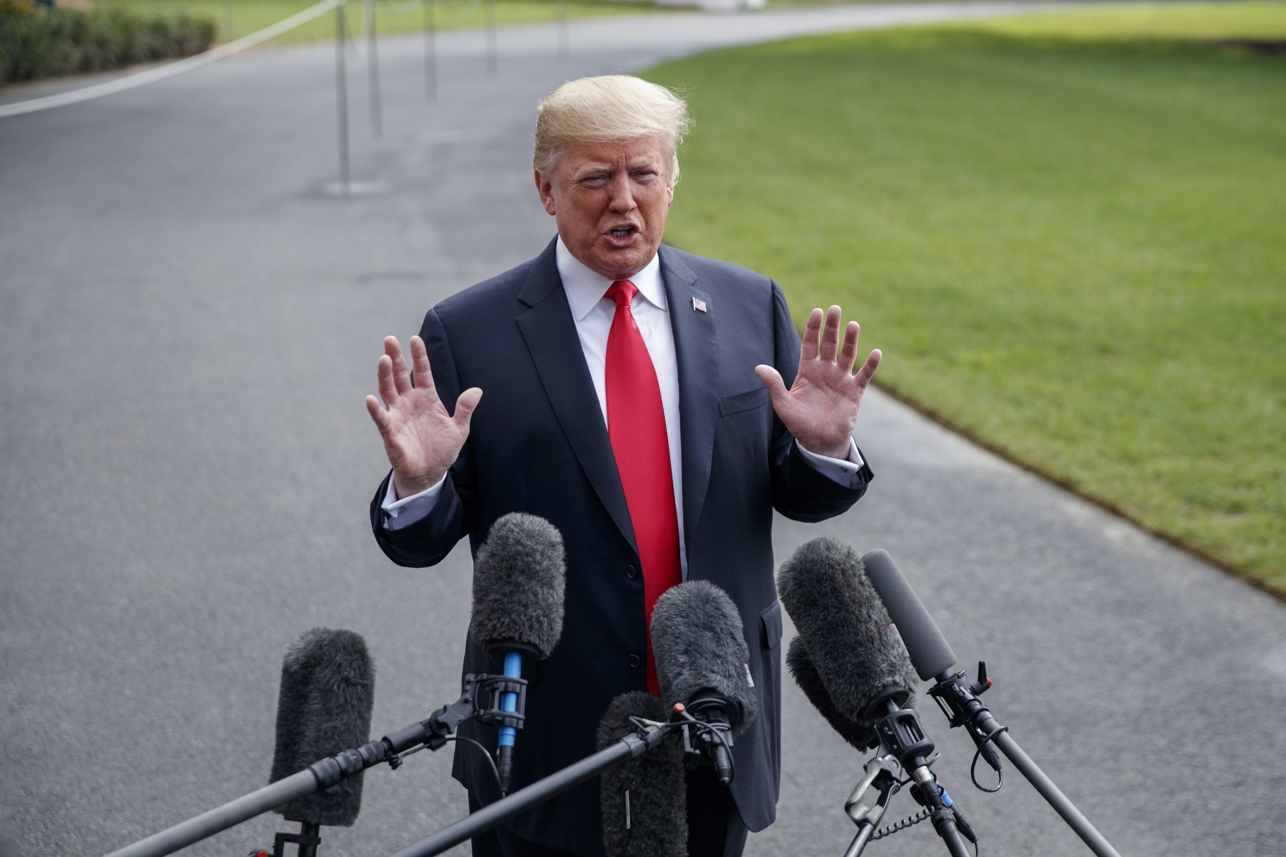 Trump diz que a Fed enlouqueceu em reação à forte queda de Wall Street