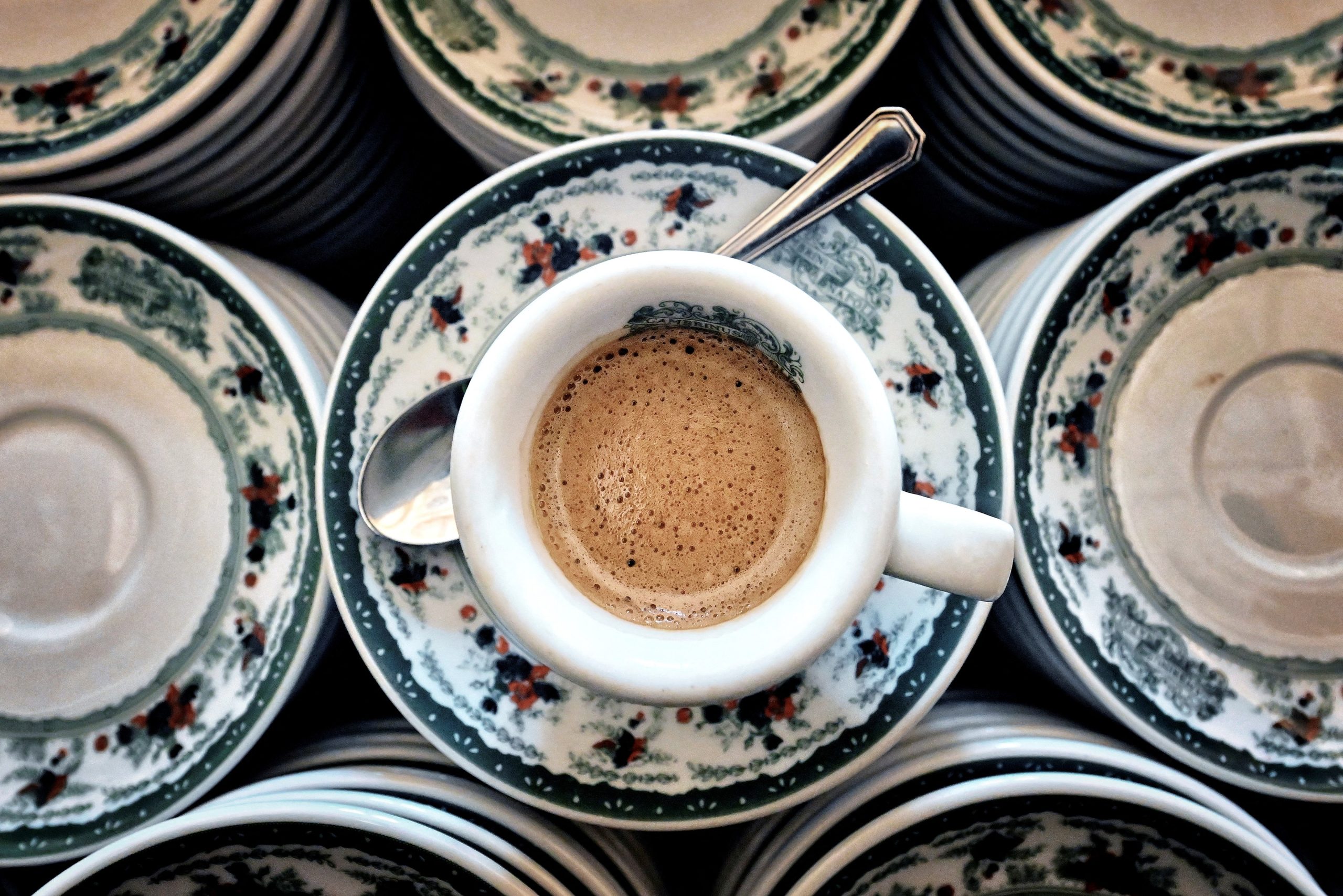 O álcool substituído pelo café. Sim, as coffee parties já são uma tendência da geração Z