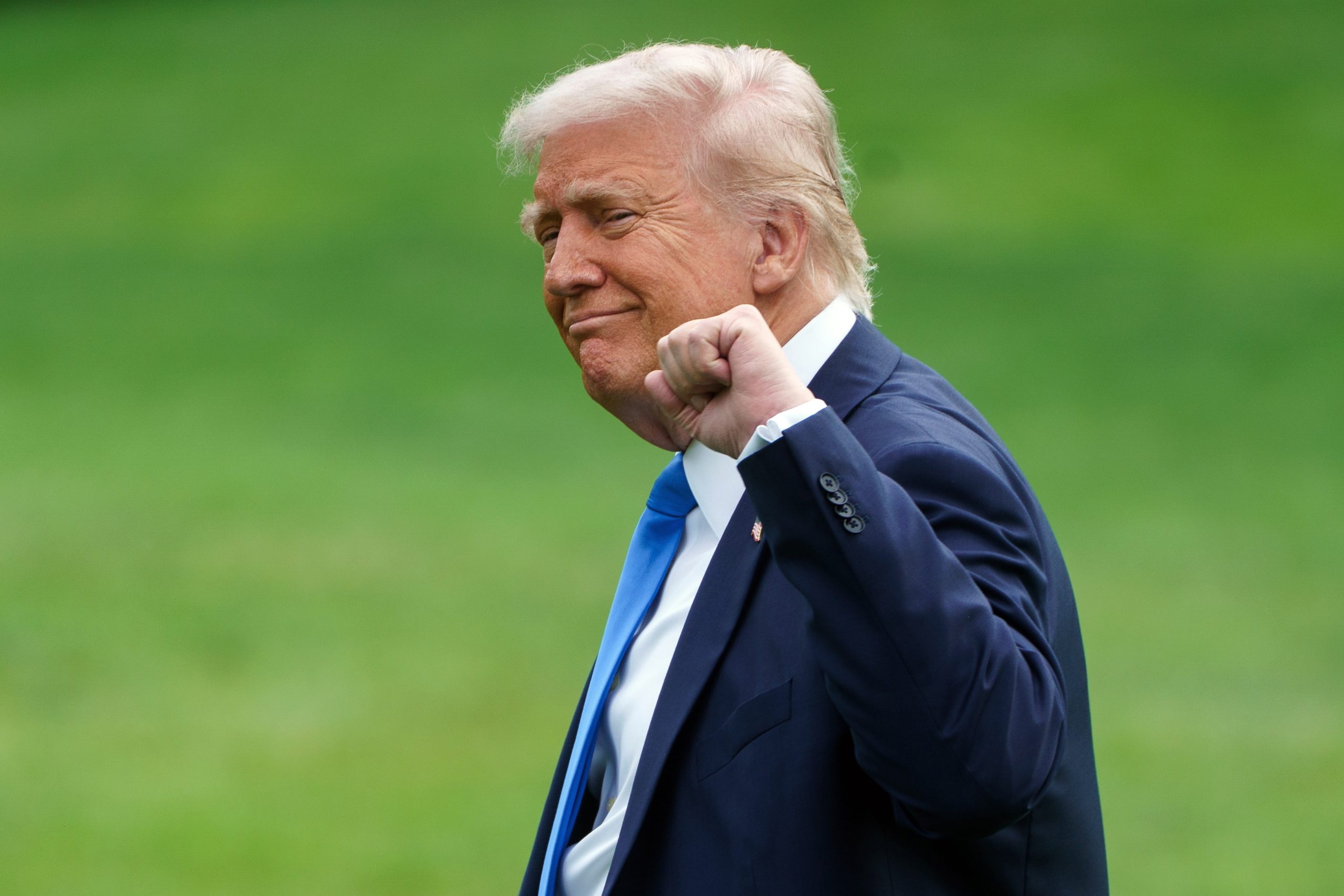 Trump impõe tarifas de 50% a produtos do Canadá