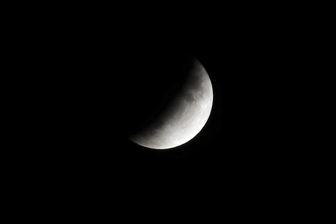 Hoje há eclipse parcial da lua — mas só vai conseguir ver se estiver nos Açores