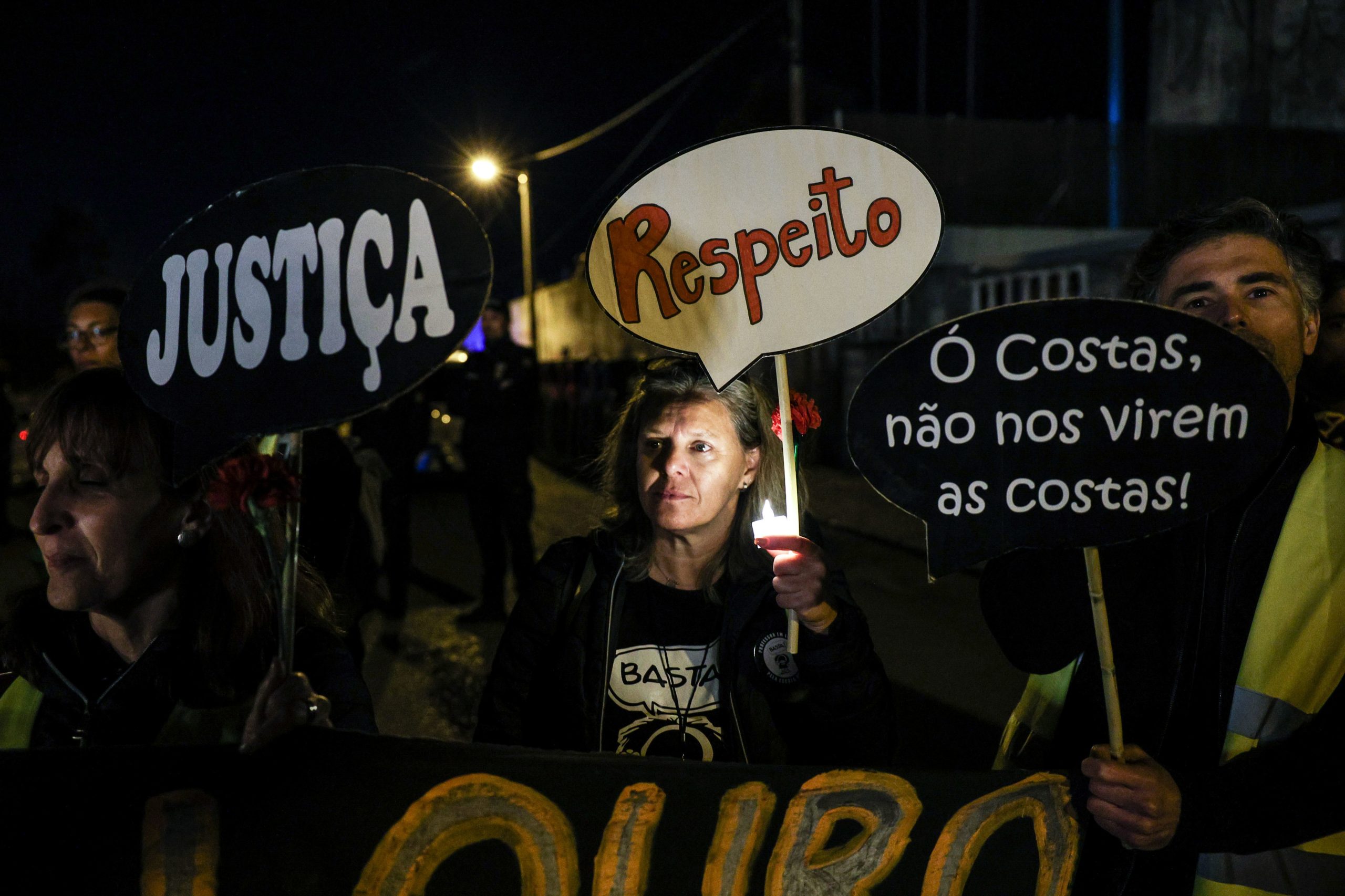 Professores vão manifestar-se nos aeroportos no dia 22 de abril