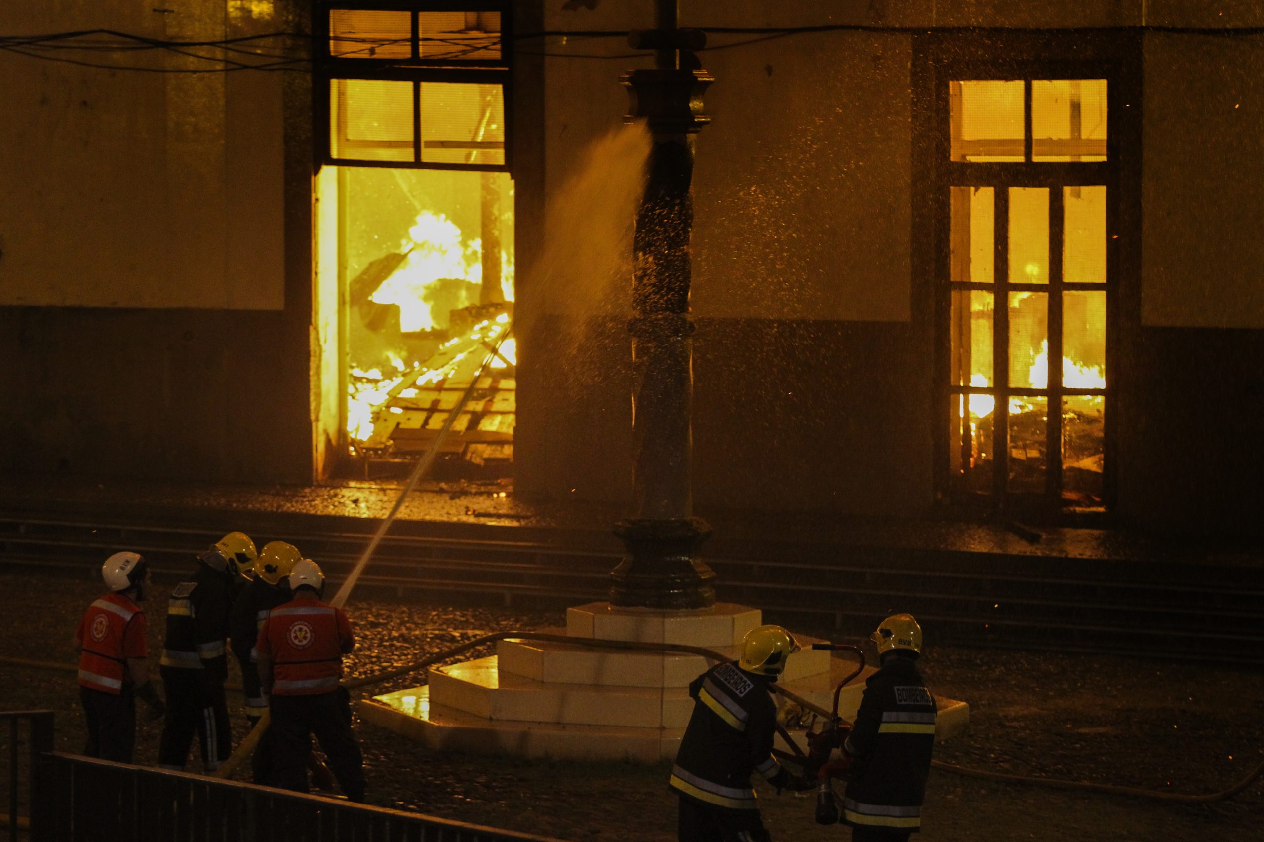 Câmara do Funchal alerta para constrangimentos na zona do incêndio de sexta-feira