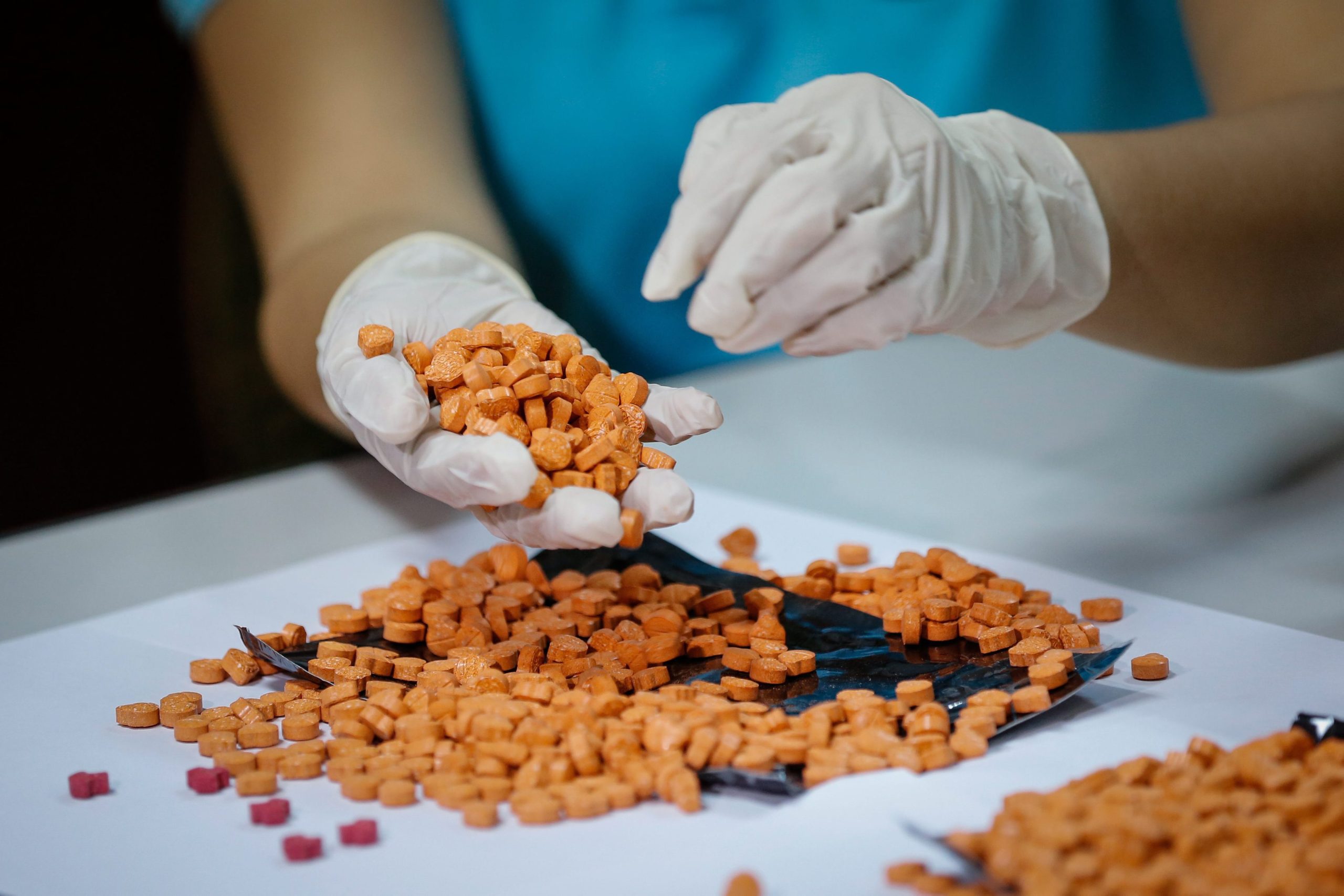 Polícia Judiciária apreende 4,5 toneladas de substância usada para fazer drogas sintéticas