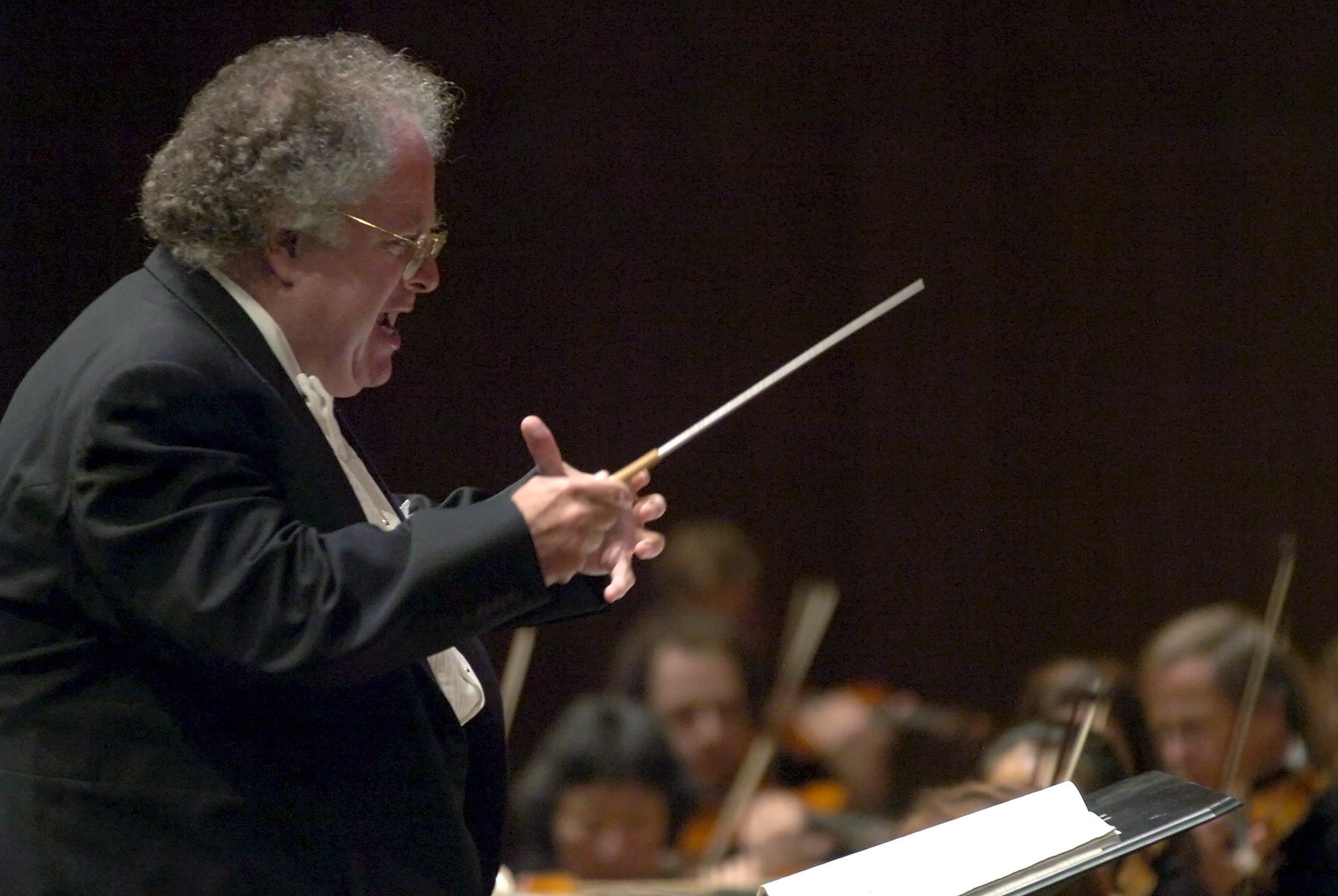 Maestro James Levine processa Ópera de Nova Iorque depois de ser despedido após a denúncia de casos de assédio sexual
