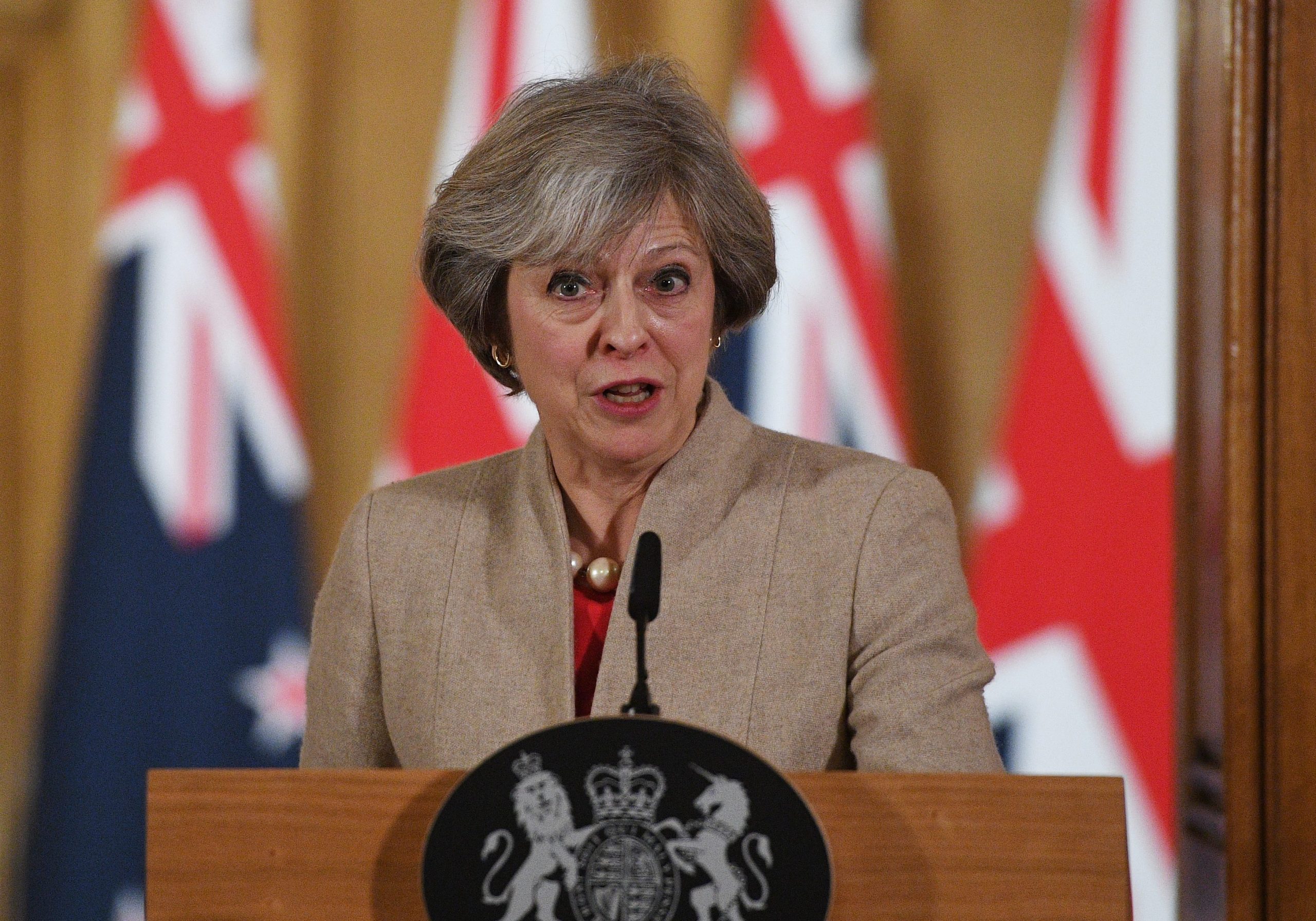 Theresa May é a primeira líder a ser recebida por Trump. Segue-se o Presidente do México