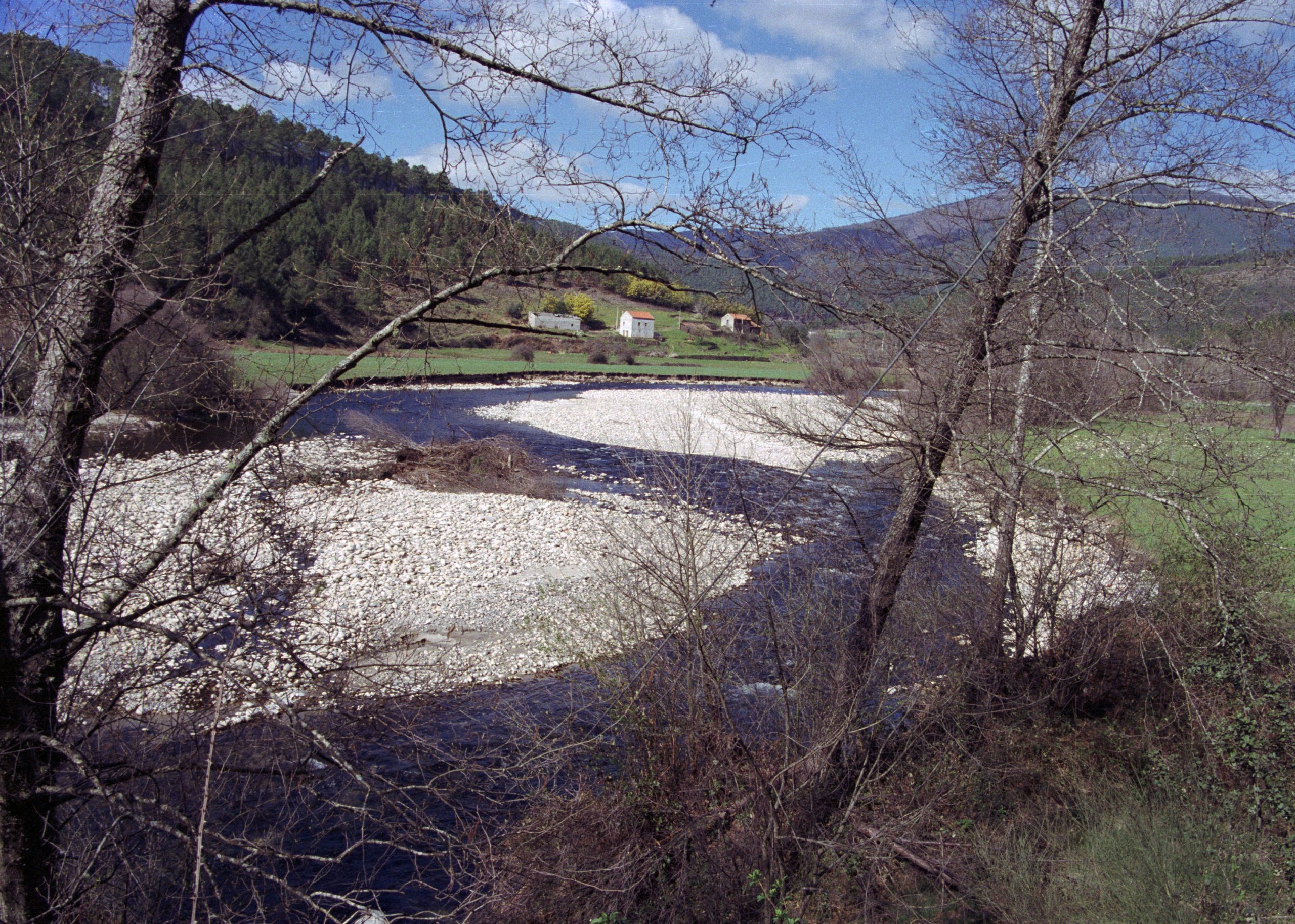 Novas gravuras rupestres descobertas junto ao rio Zêzere no concelho do Fundão