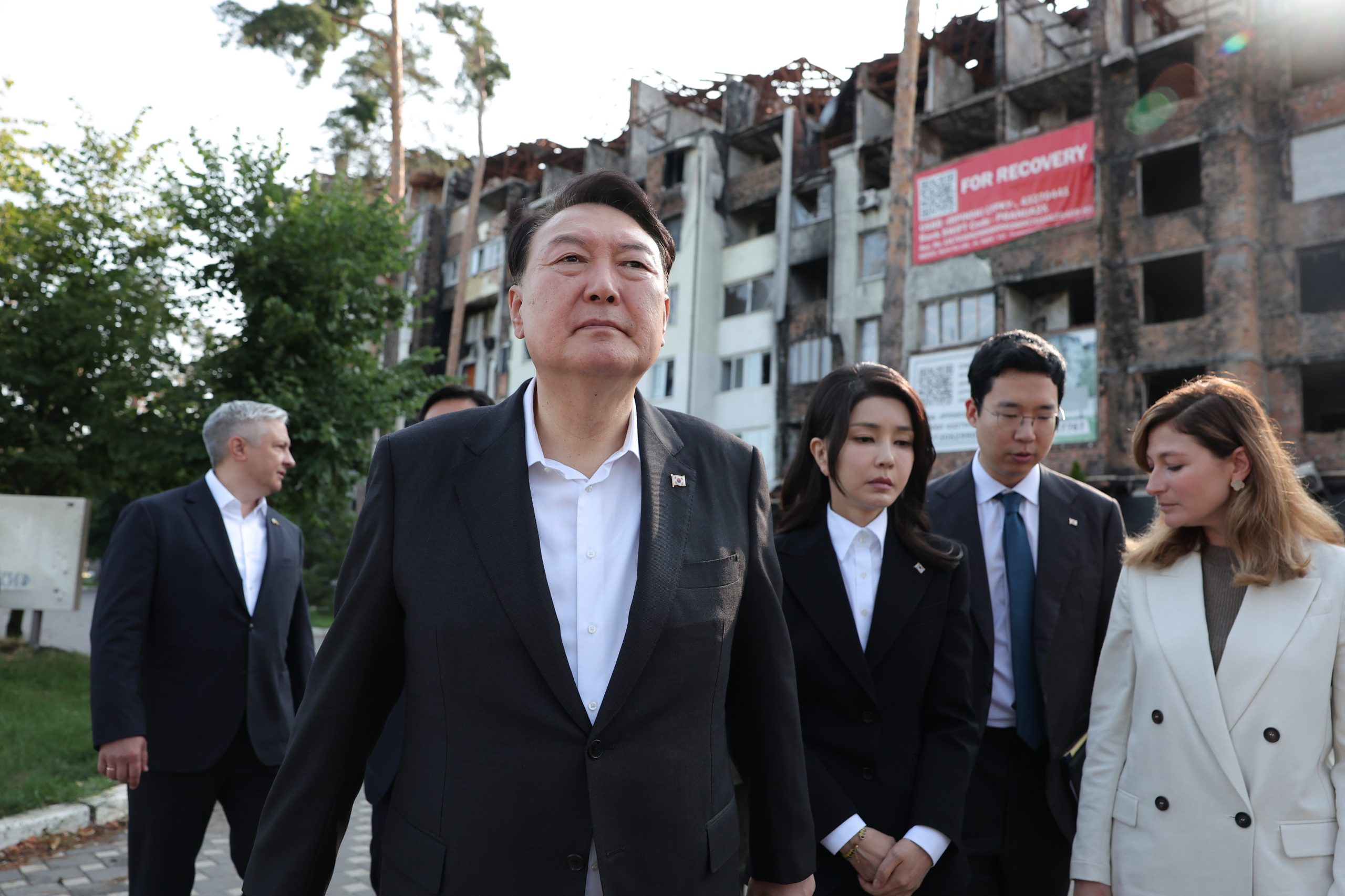 Presidente sul-coreano em visita surpresa a Kiev para reafirmar apoio de Seul