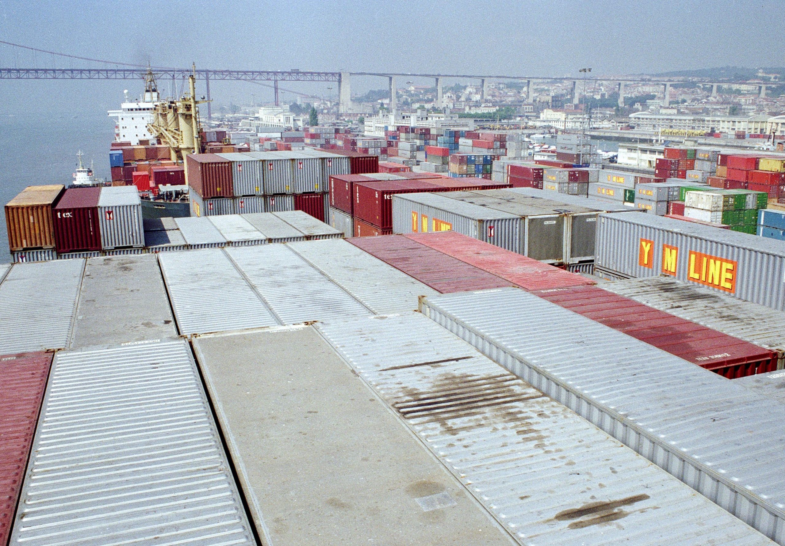 Empresa garante ser legal carga do navio que atracou em Lisboa