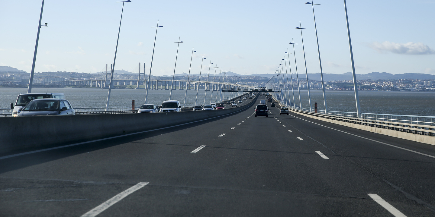 A caminho do Algarve? Ponte Vasco da Gama vai ter radares de controlo da velocidade média a partir de sábado