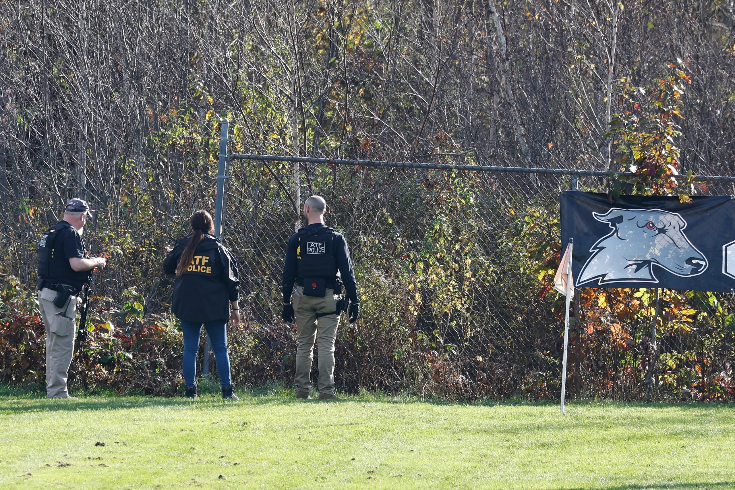 Suspeito de tiroteio nos Estados Unidos encontrado morto