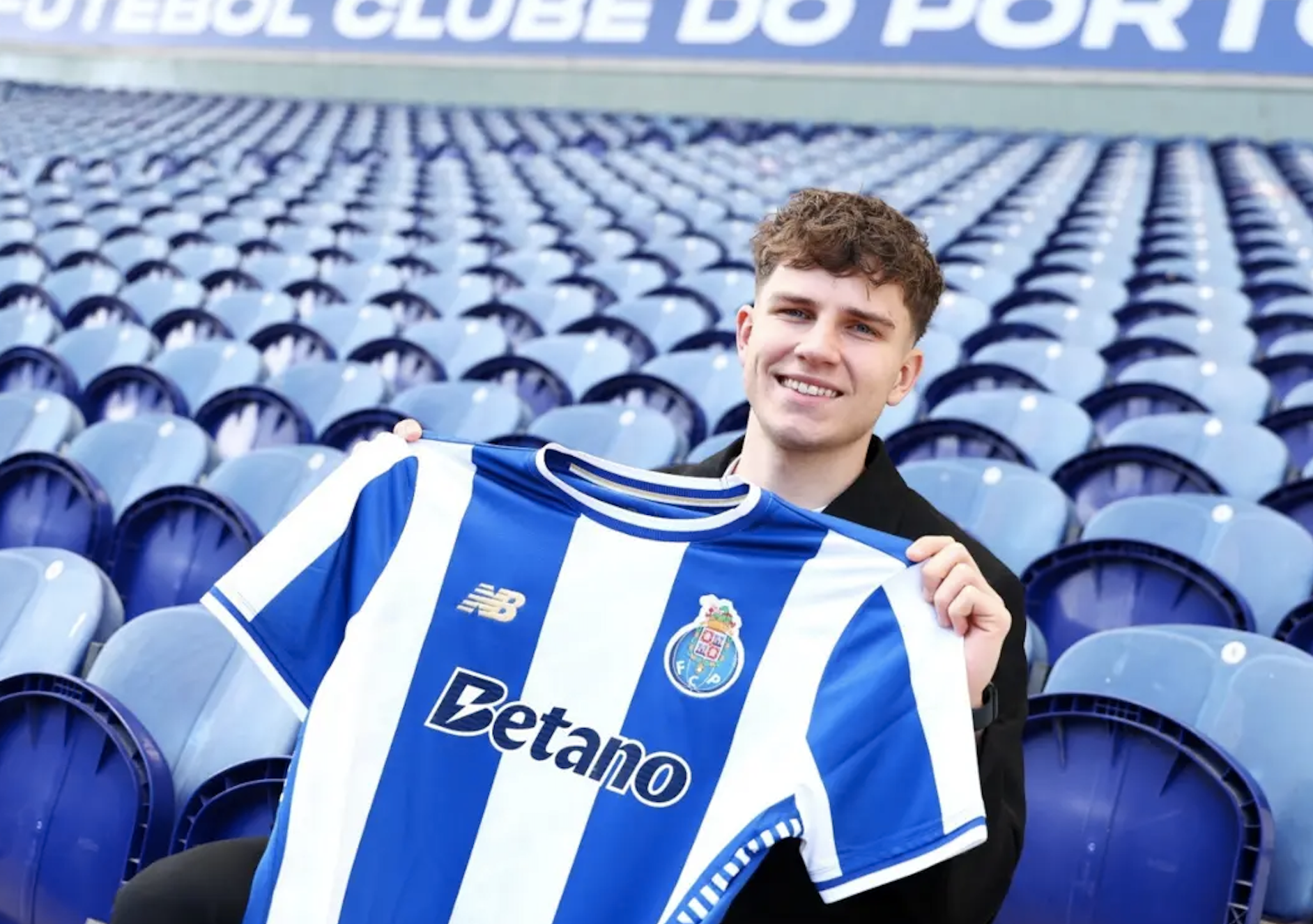 Oskar Pietuszewski oficialmente apresentado no FC Porto