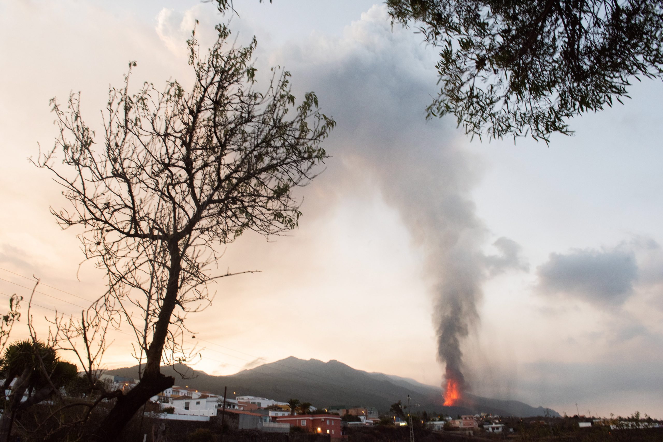 Vulcão nas Canárias com períodos mais explosivos já devastou 240 hectares