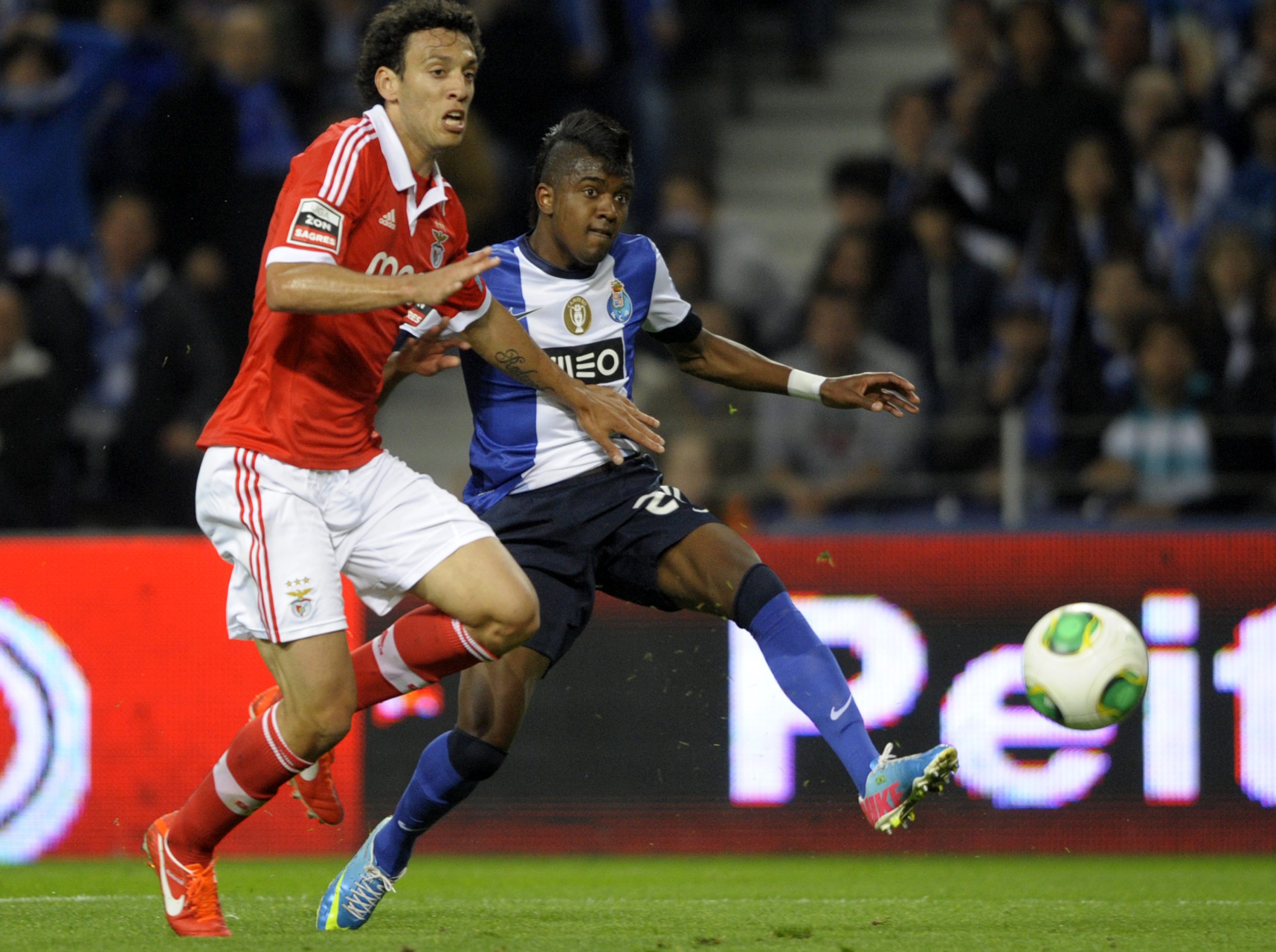FC Porto rescinde contrato com Kelvin